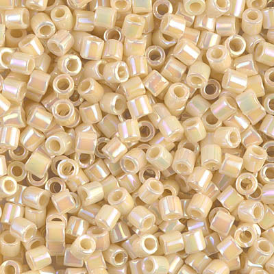 Miyuki Delica Beads 8/0 | 157DB | Crema tornasol (C10)