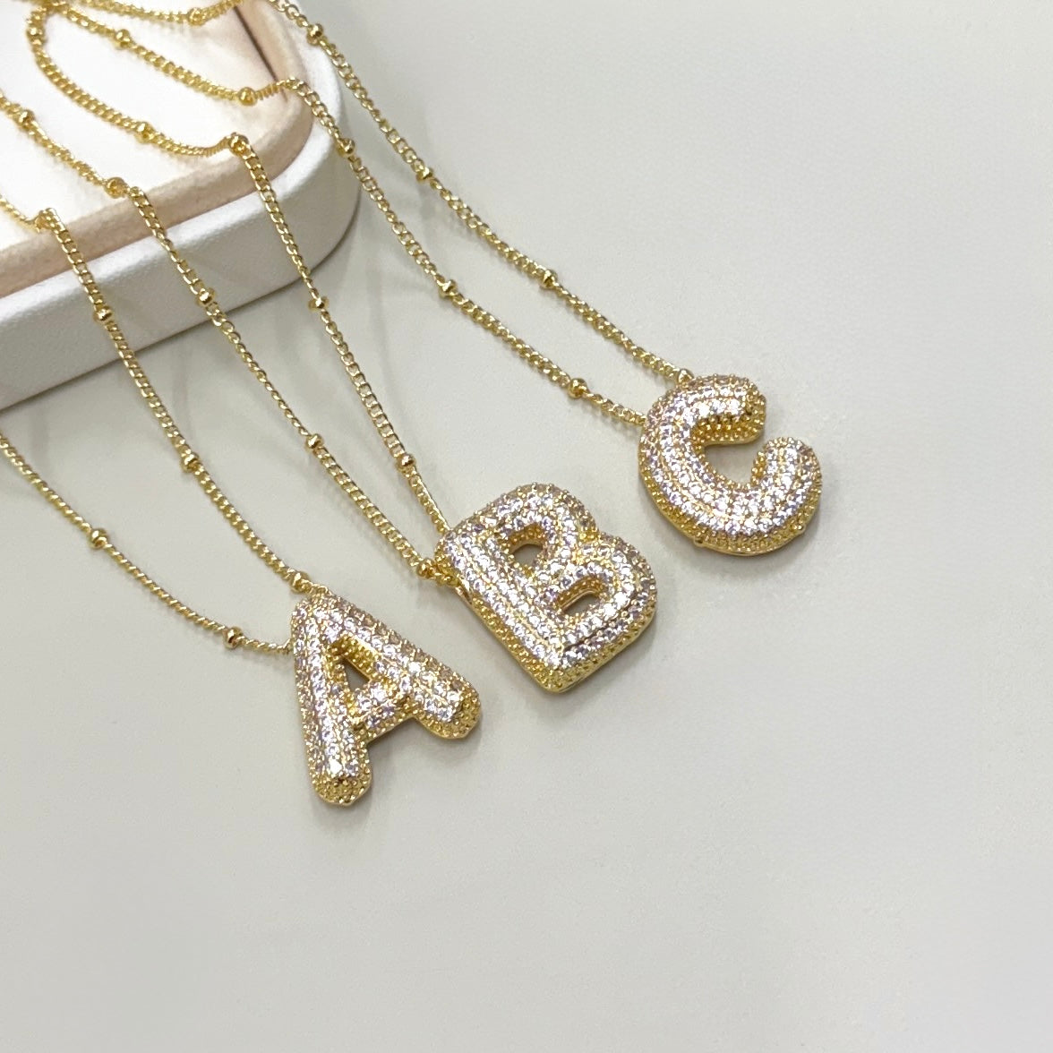 COLLAR | CADENA CON BOLITA Y LETRA