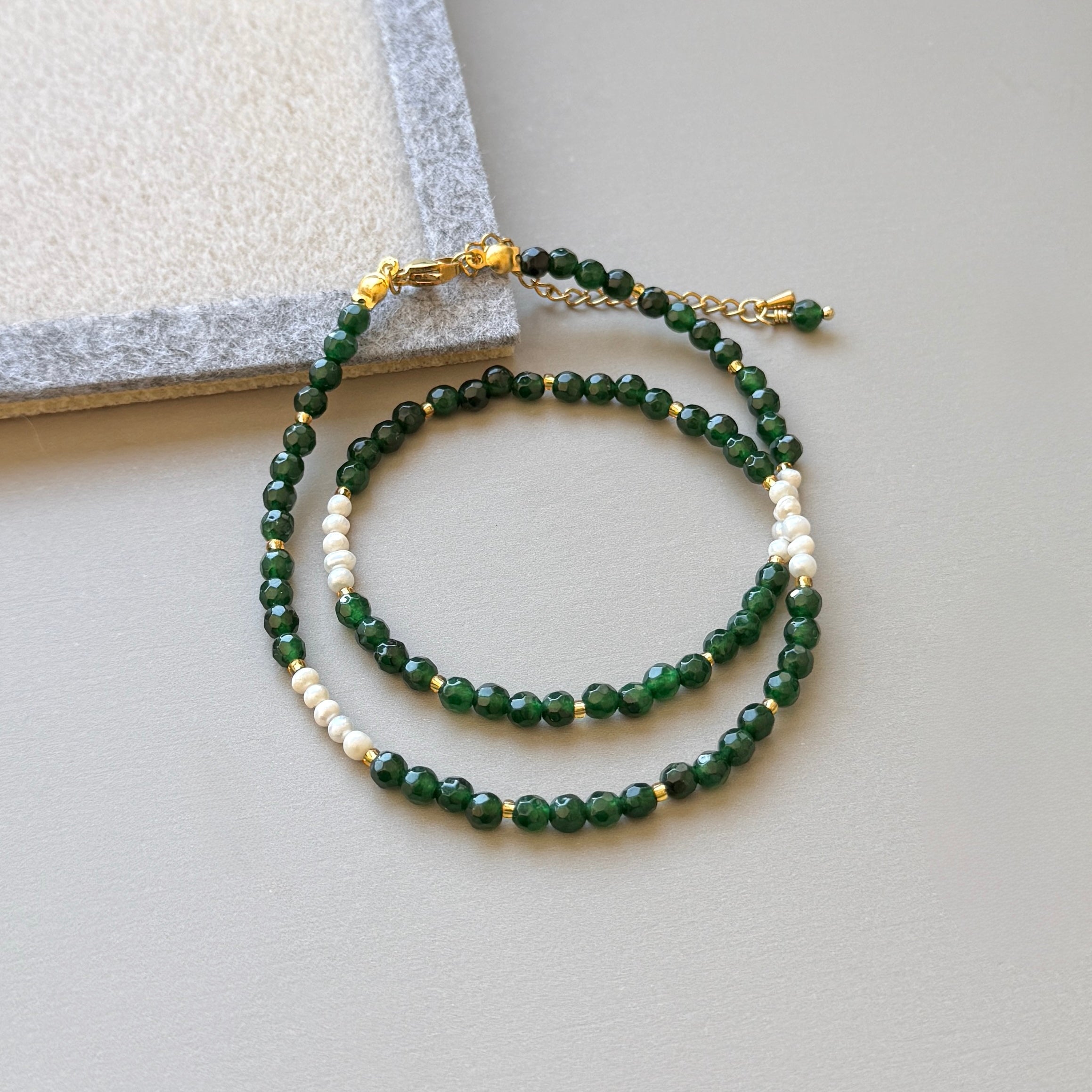 COLLAR VERDE OSCURO Y PERLAS | LUNAM