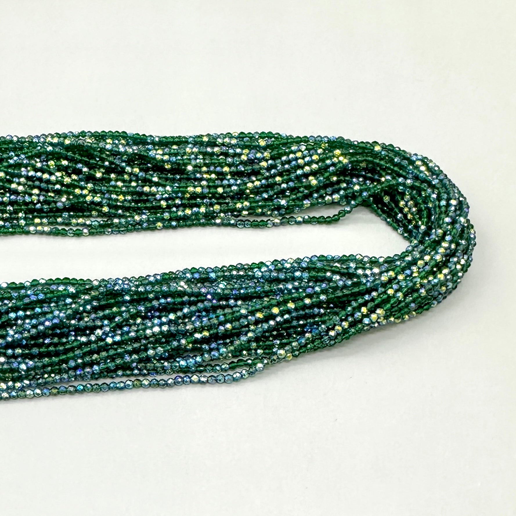 CRISTALES MINERALES FACETADO | VERDE PASTO OSCURO TRASLUCIDO TORNASOL