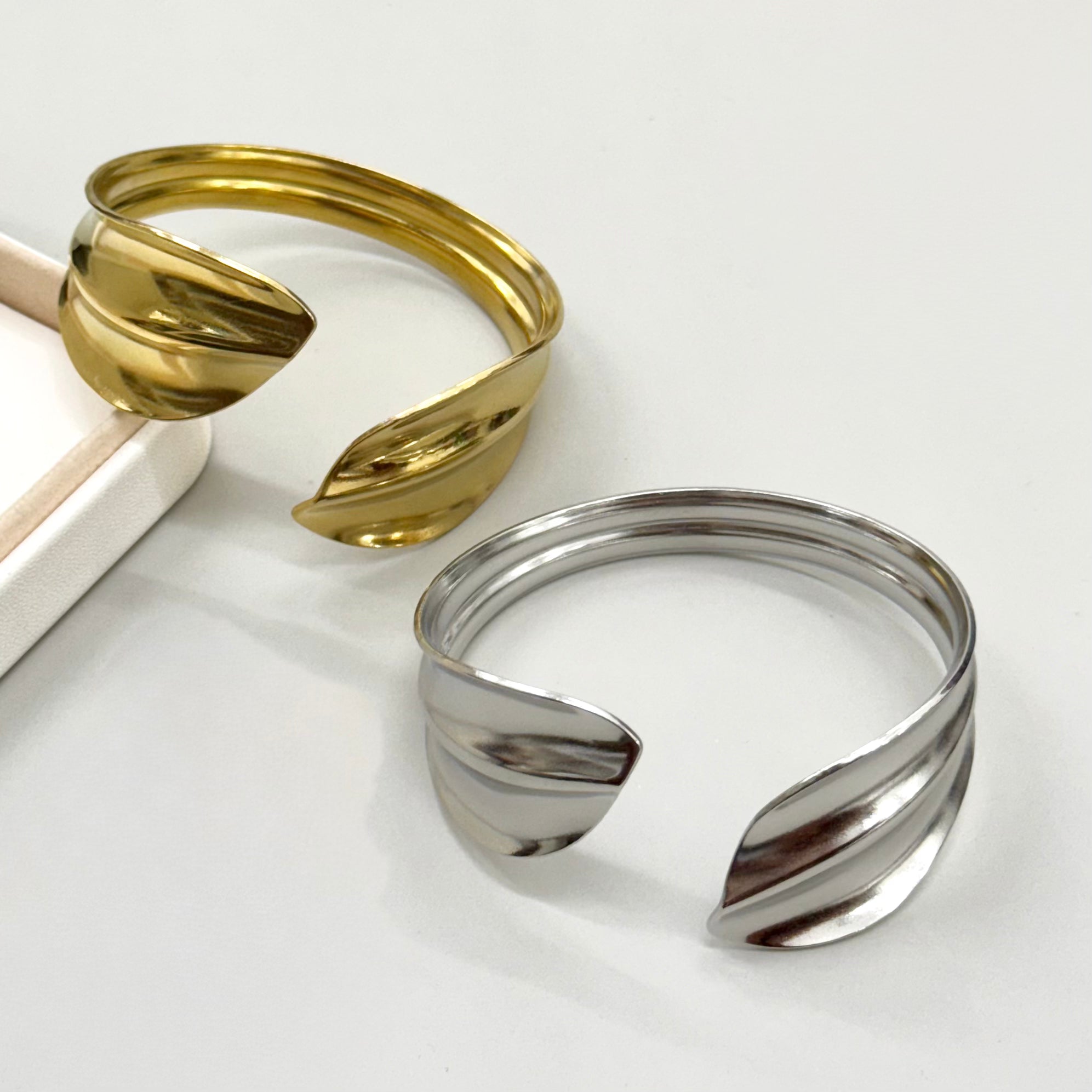 PULSERA RIGIDA |  DOS HOJAS