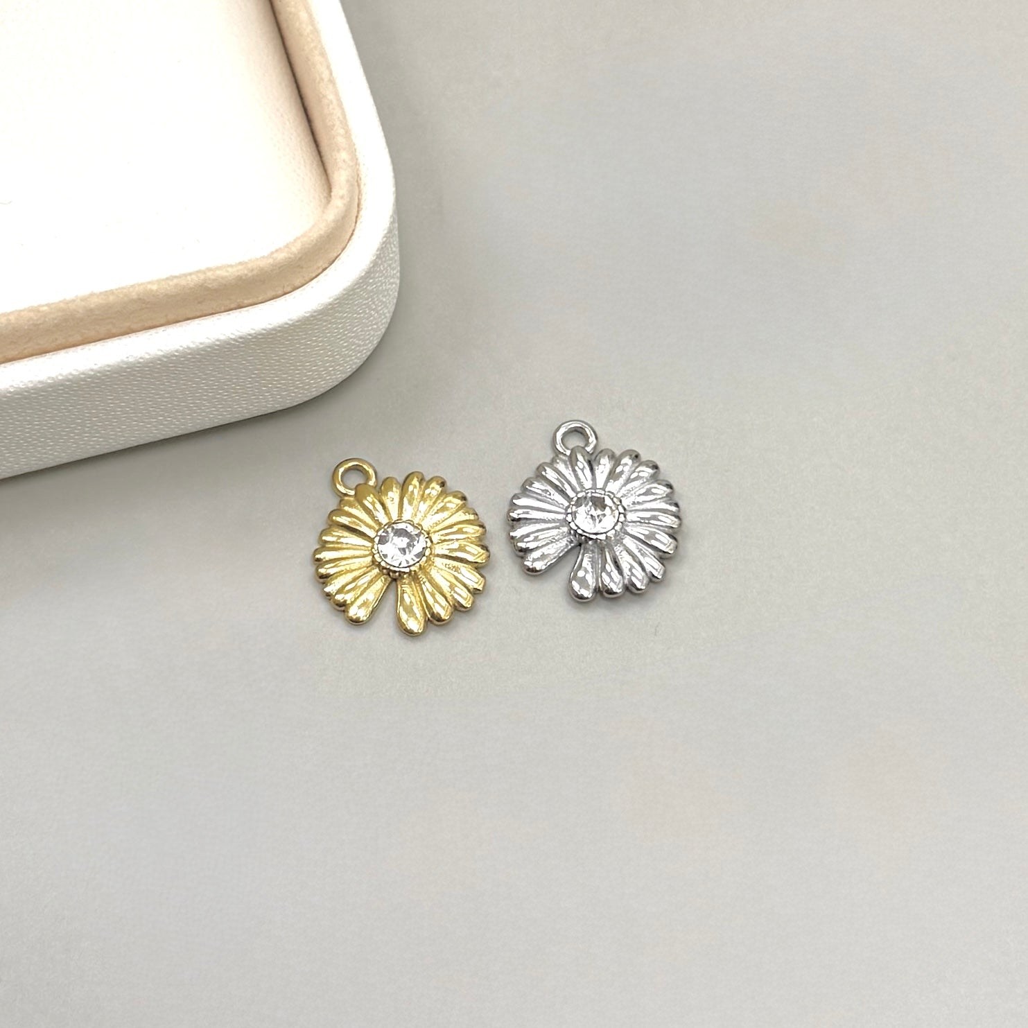 COLGANTE FLOR | 15MM | 1 UND