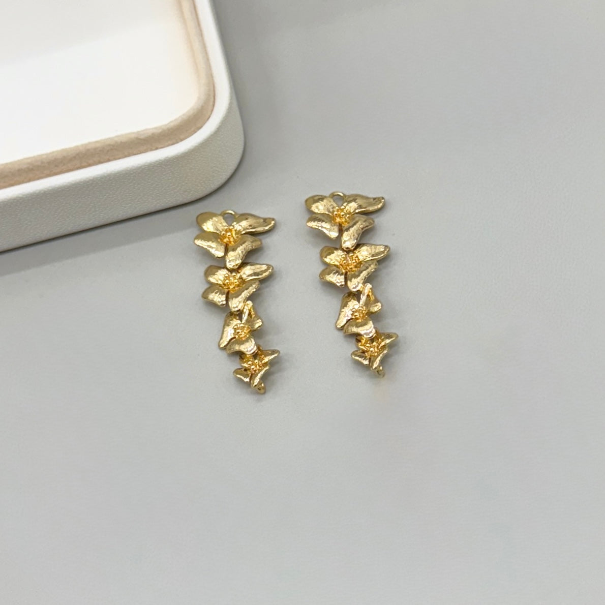 COLGANTE  | 4 FLORES | 1 UND