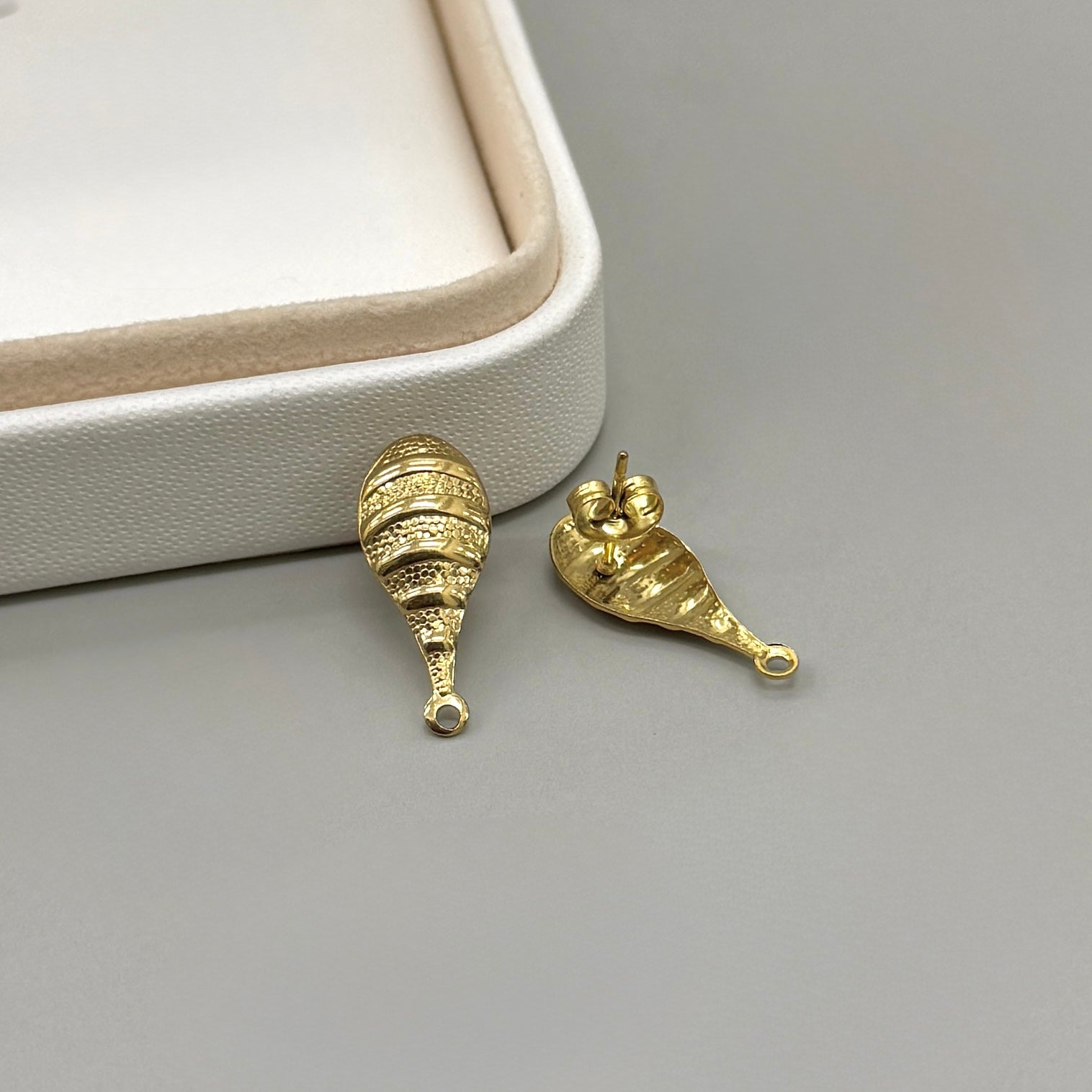 BASE DE ARO | GOTA ALARGADA INVERTIDA | ACERO | BAÑO DE ORO 18K | 22MM
