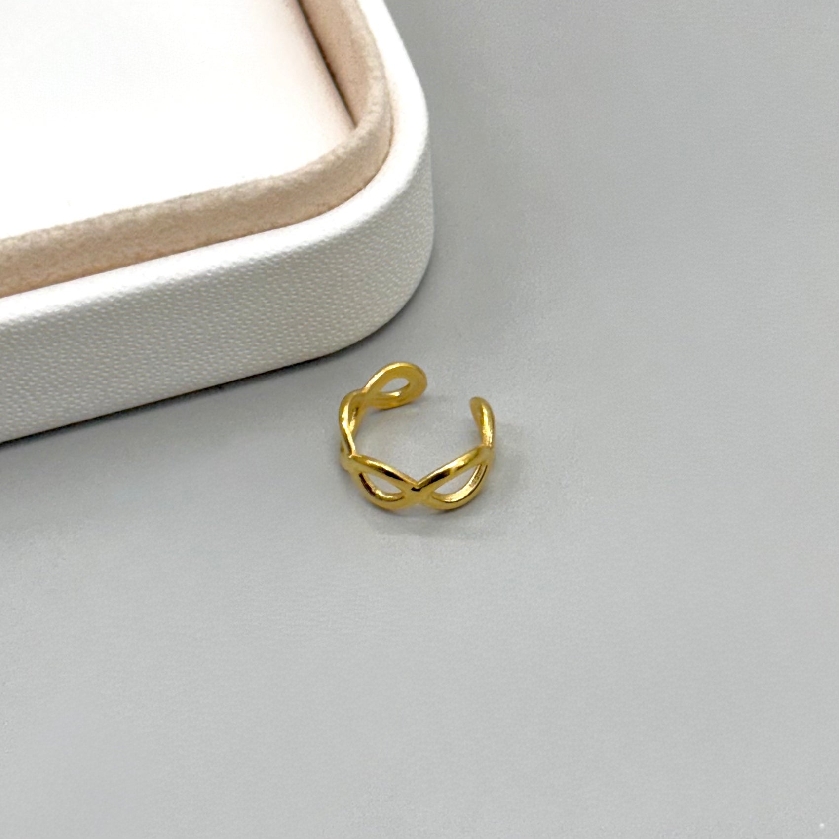 EAR CUFF ONDAS ENTRELAZADAS| BAÑO DE ORO 18K