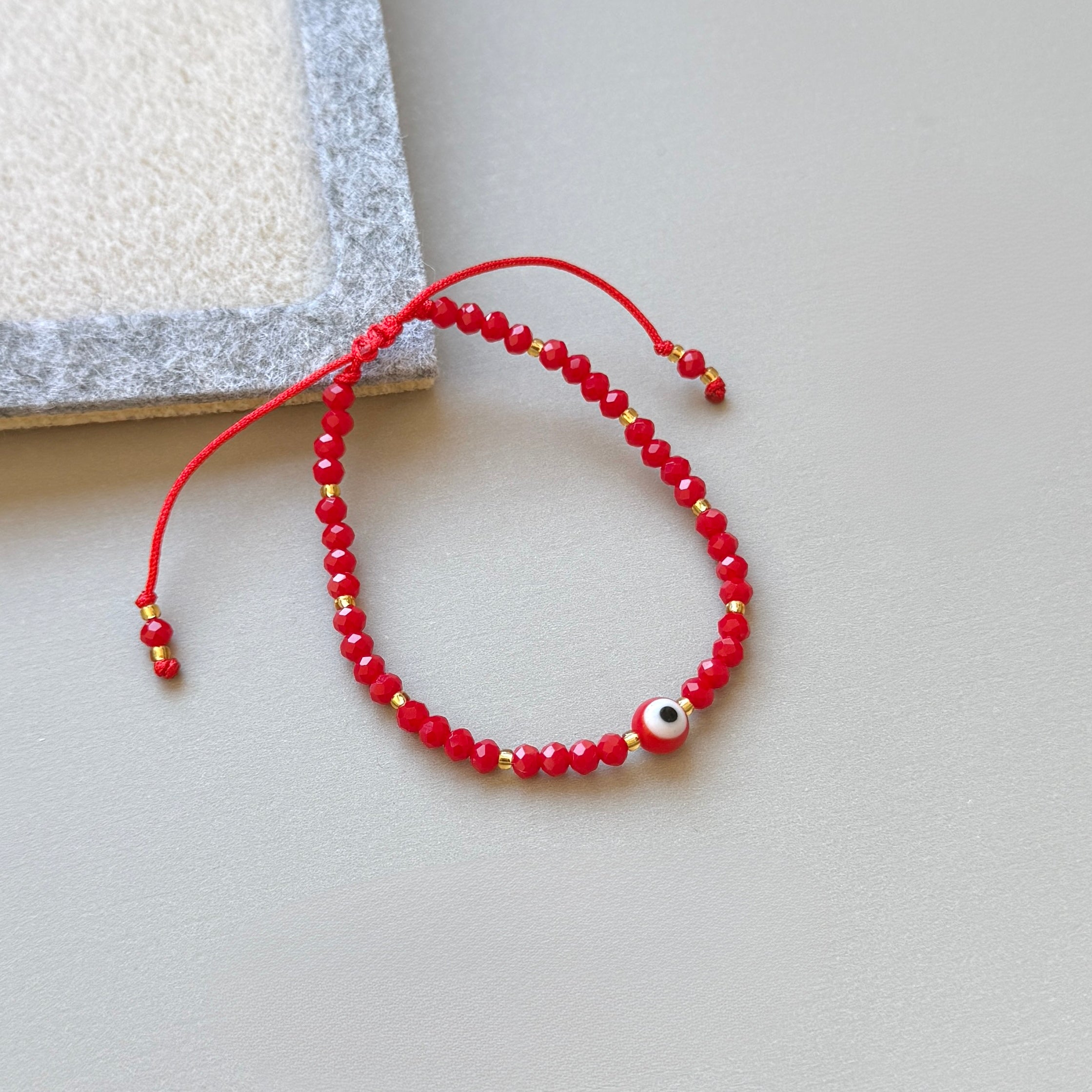 PULSERA ROJA Y OJITO ROJO | LUNAM