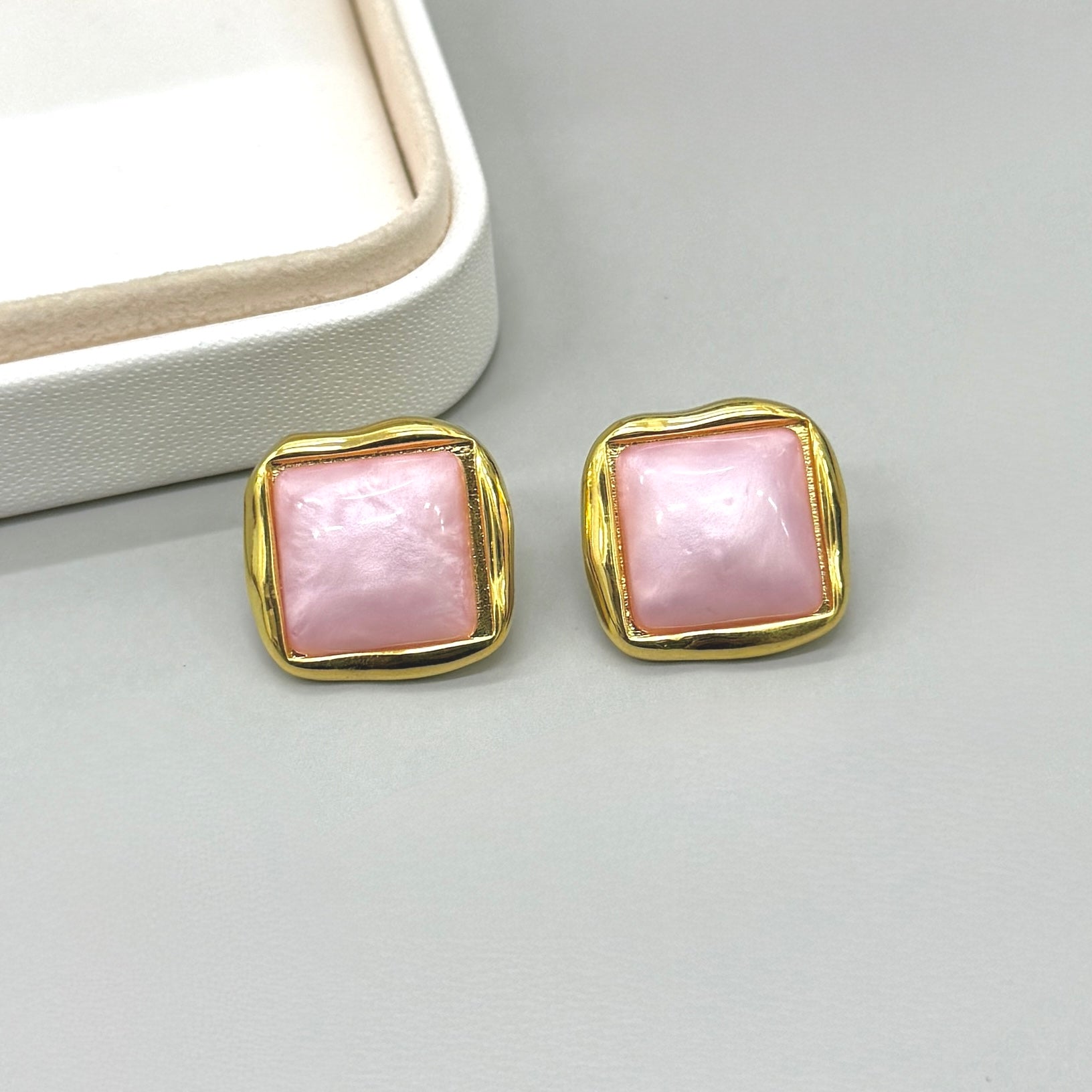 AROS | CUADRADO CENTRO NACARADO| DORADO 15X15MM