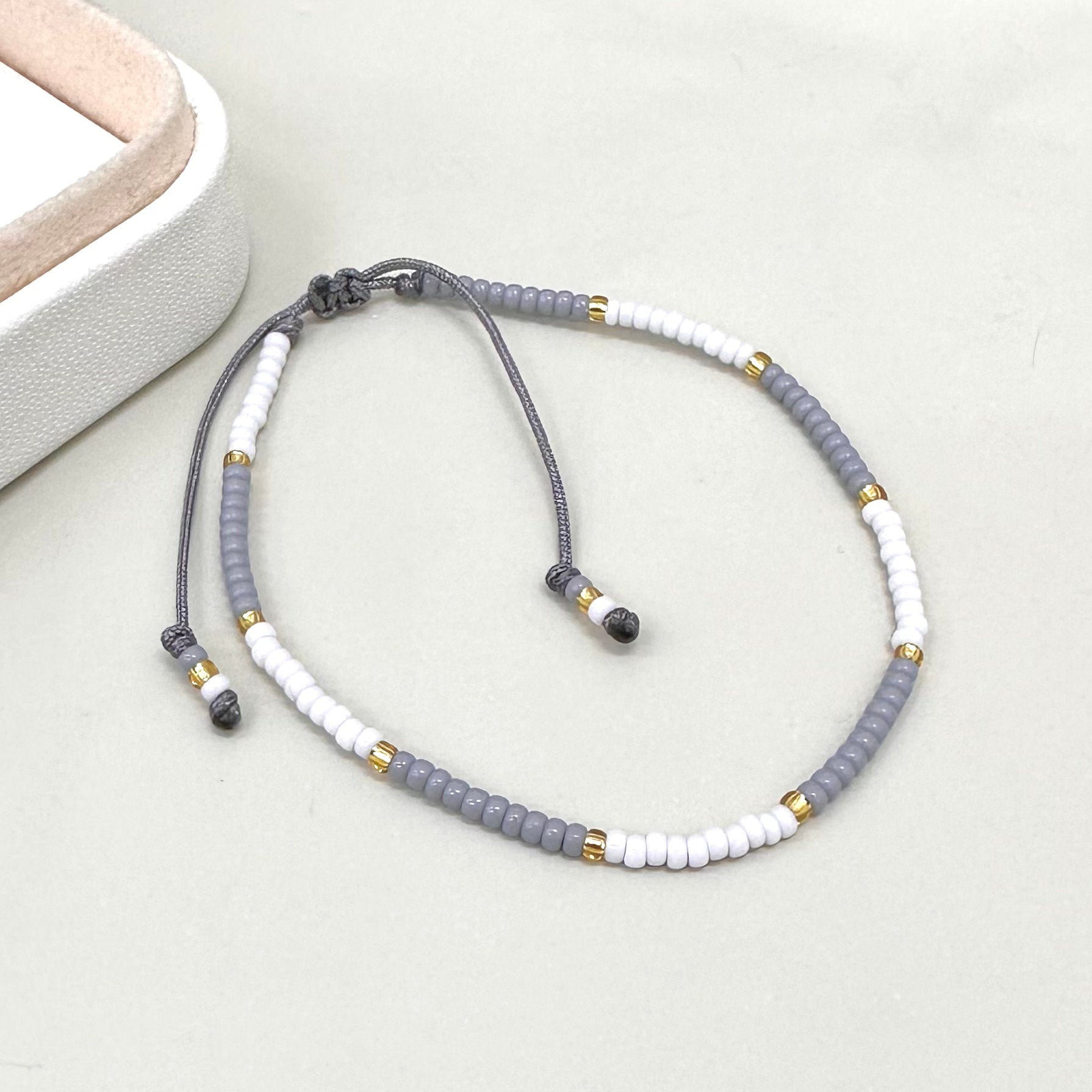 PULSERA MIX GRIS Y BLANCO | LUNAM