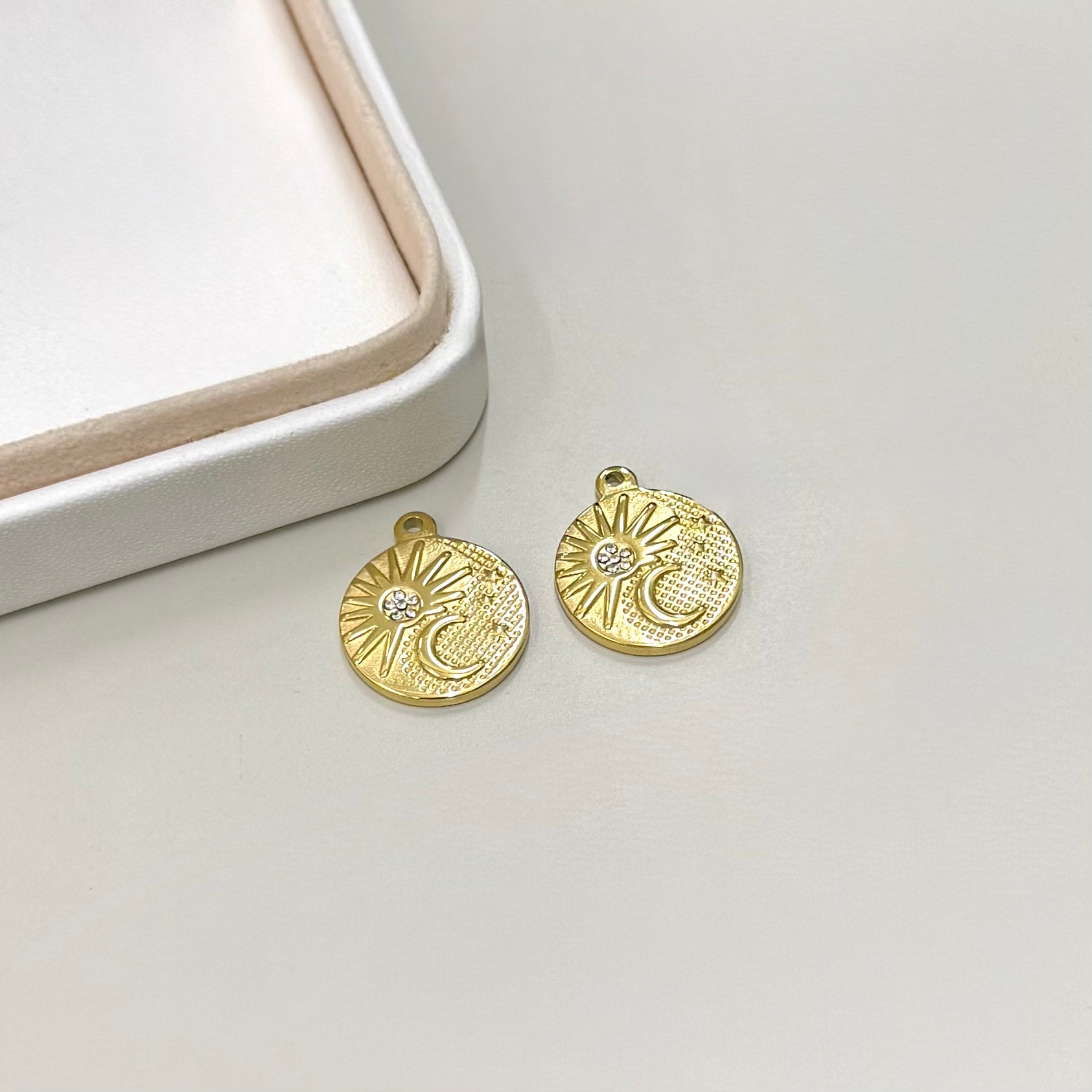 COLGANTE SOL Y LUNA | BAÑO DE ORO Y CIRCON