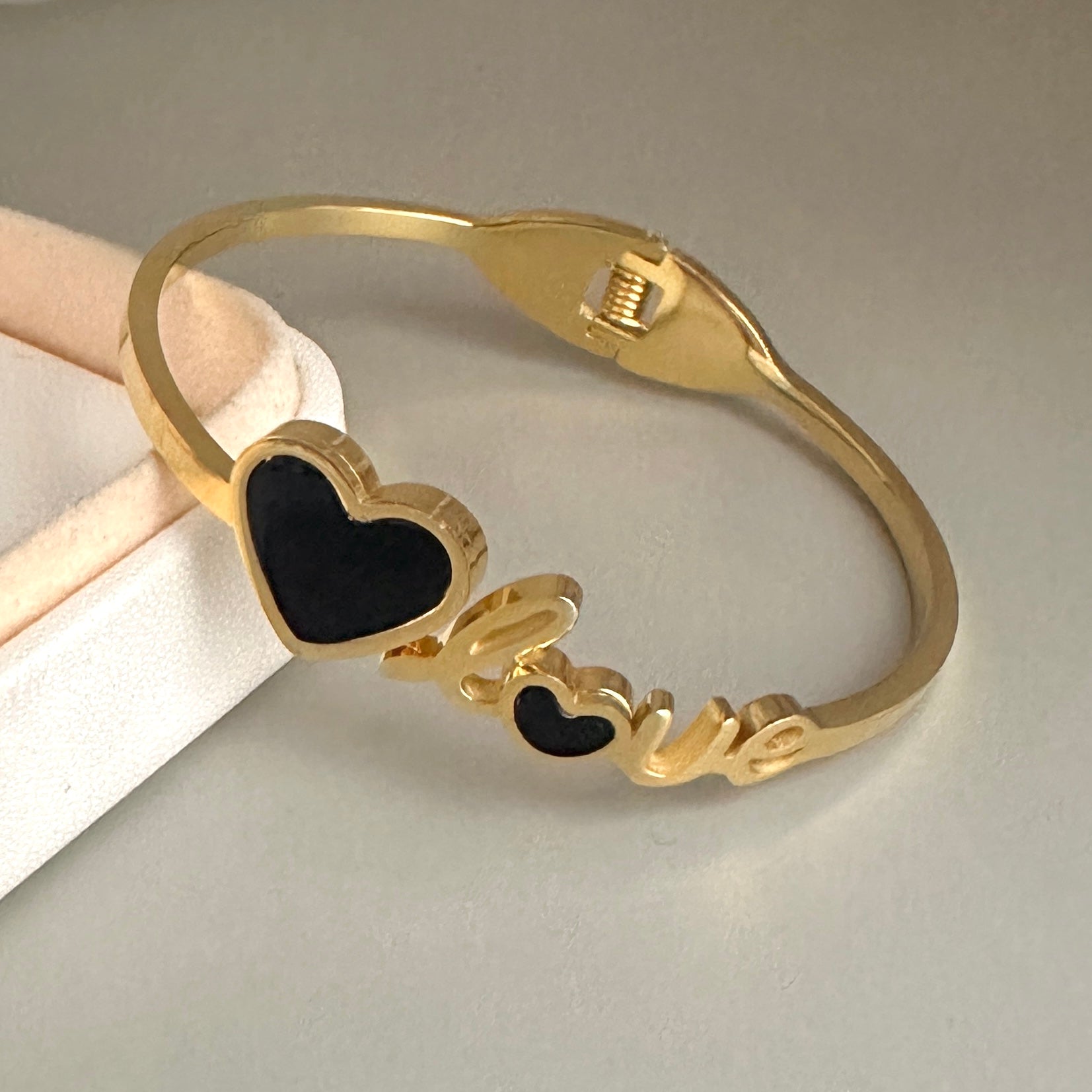 PULSERA RIGIDA | CORAZON NEGRO LOVE