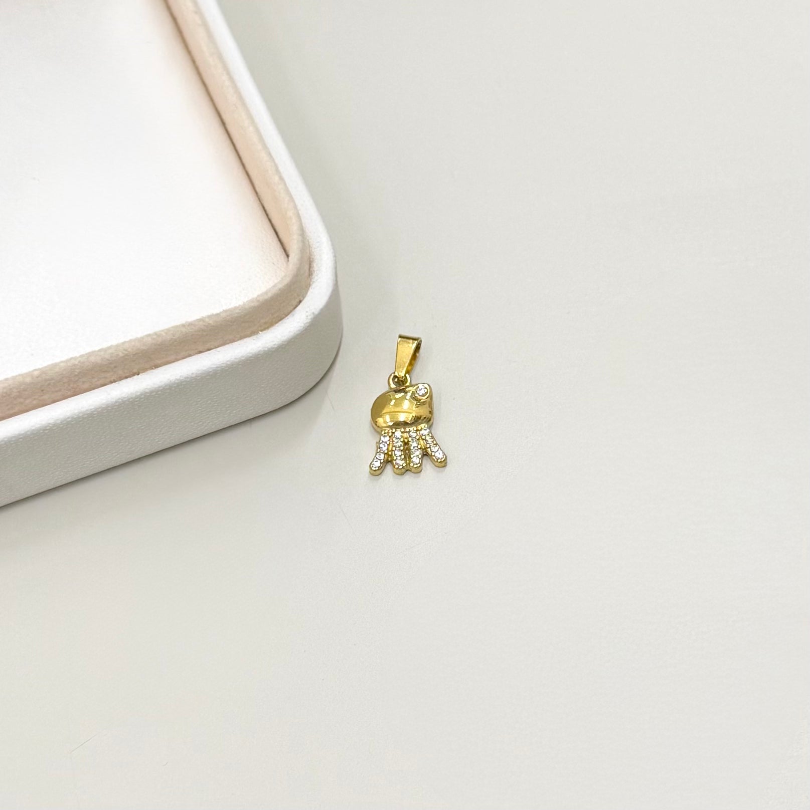 COLGANTE MEDUSA | BAÑO DE ORO
