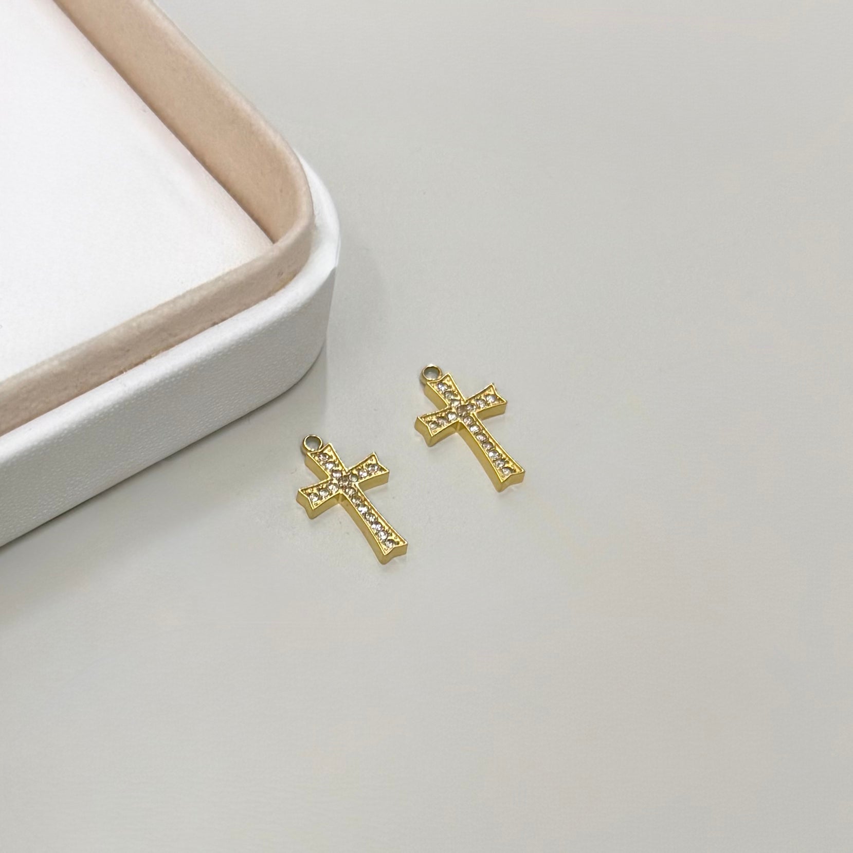 COLGANTE RELIGIOSO | CRUZ | BAÑO DE ORO Y CIRCONES