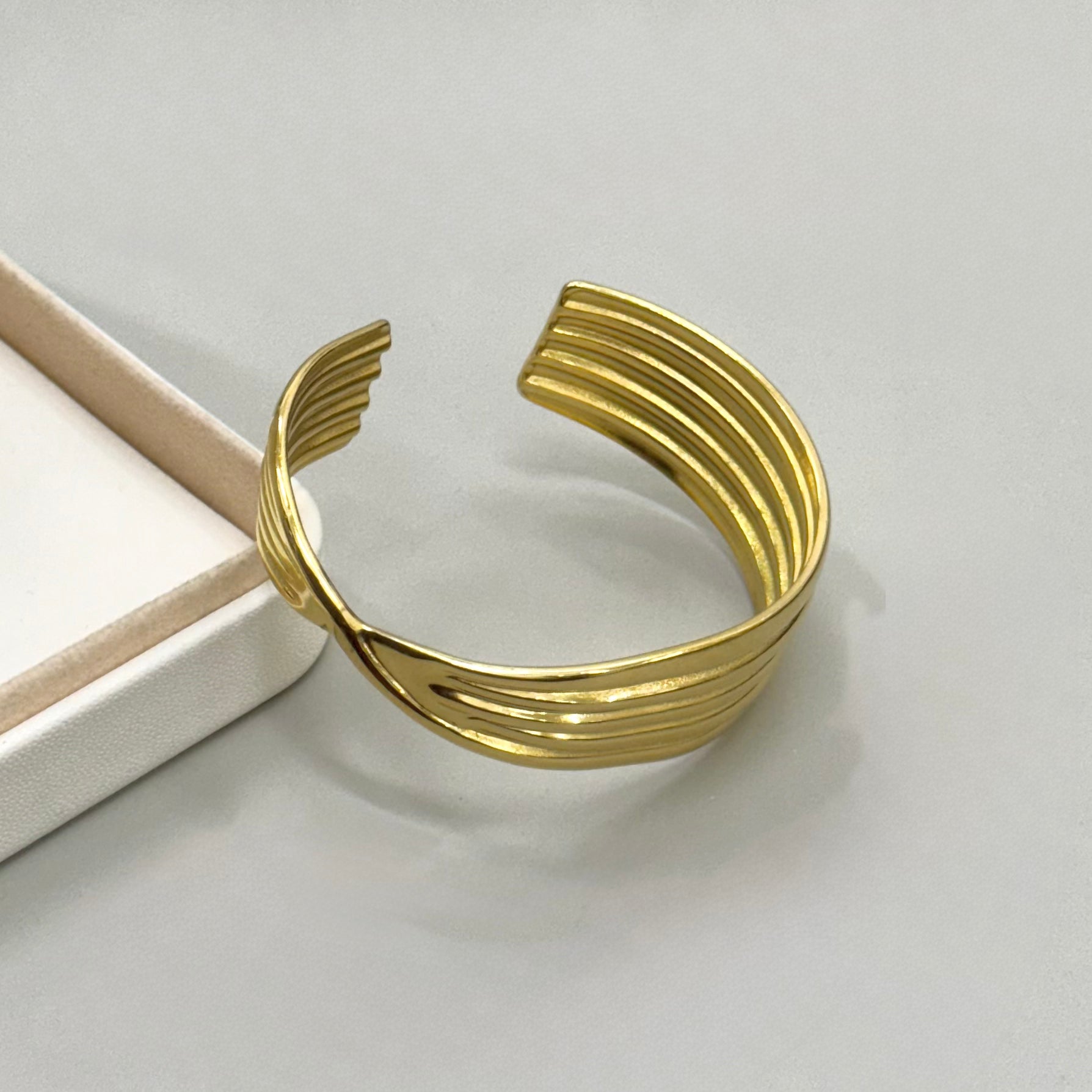PULSERA RIGIDA | CINCO LINEAS Y UN DODLEZ