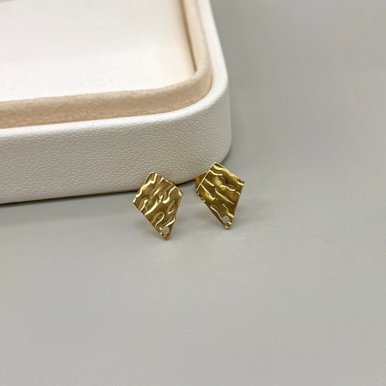 BASE DE ARO | COMETA CON TEXTURA | ACERO | BAÑO DE ORO 18K | 11MM