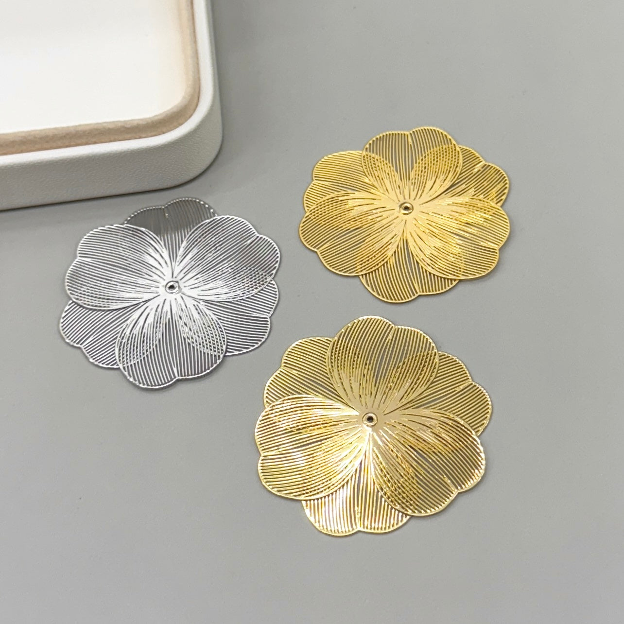 COLGANTE  | FLOR SEIS PETALOS | 1 UND