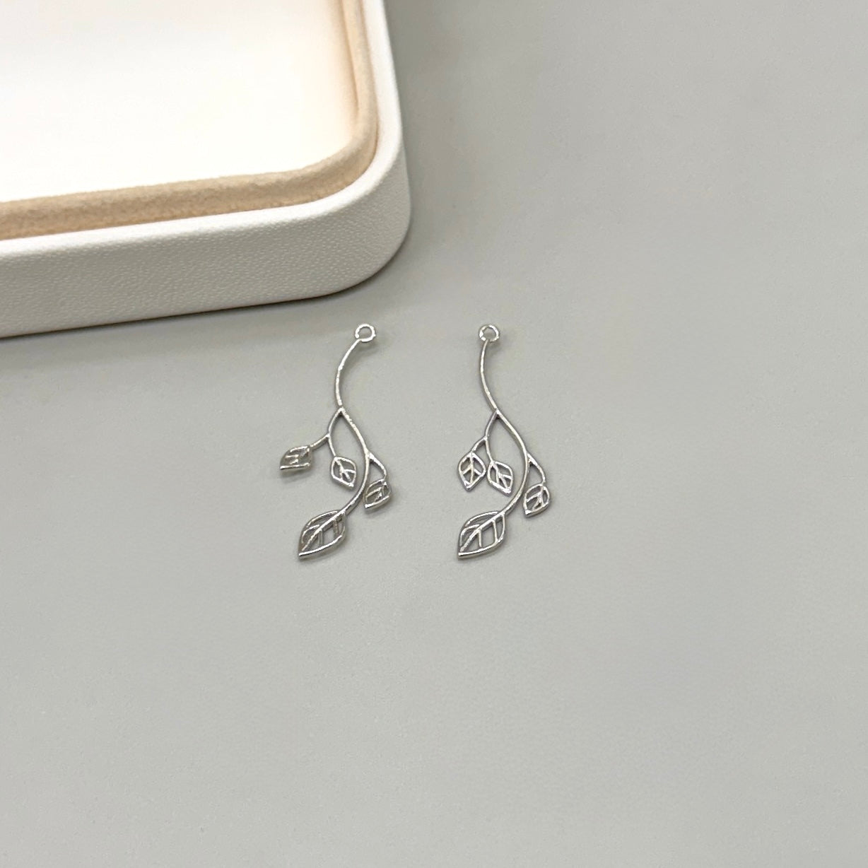 COLGANTE  | HOJAS CRUVA | 1 UND