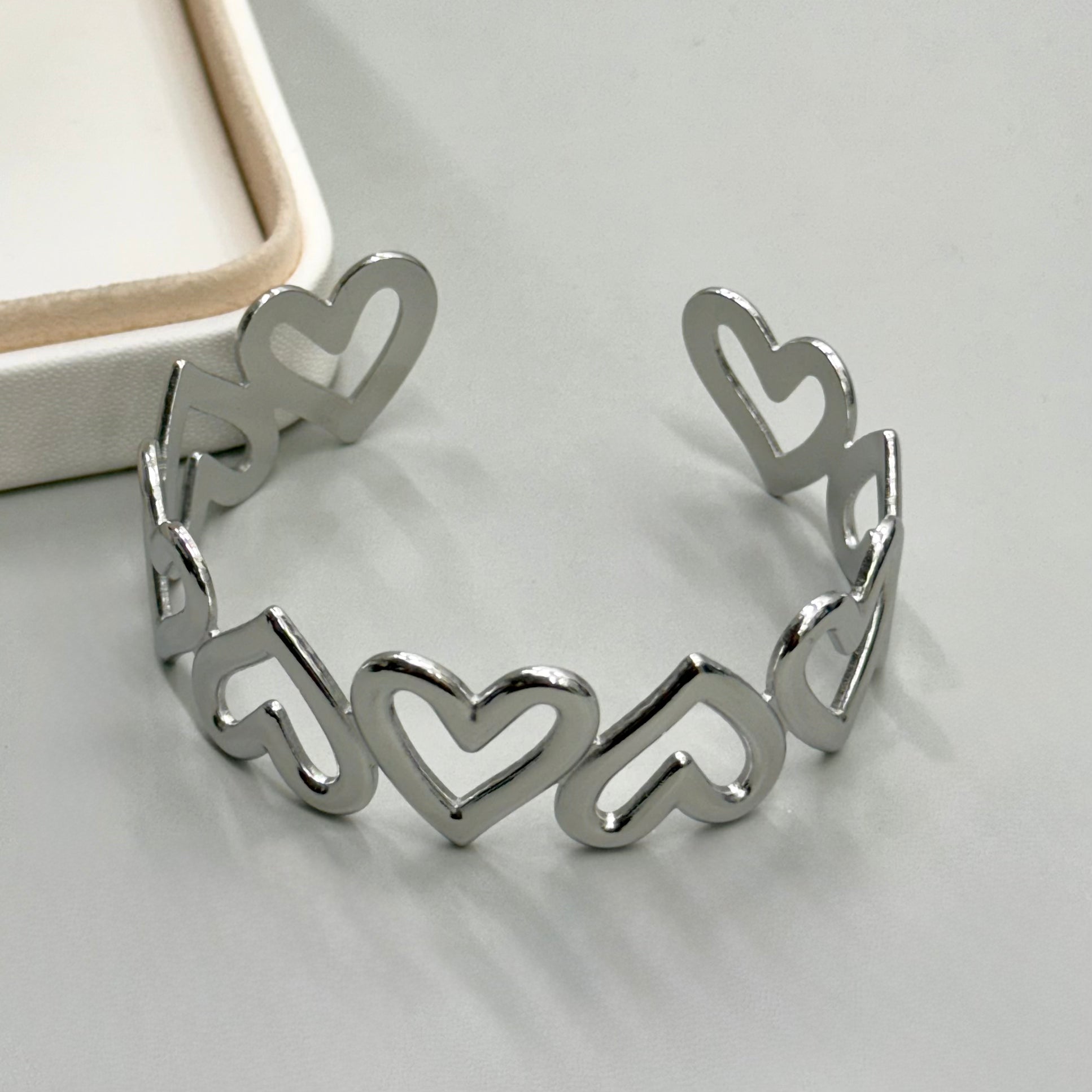 PULSERA RIGIDA | DISEÑO CORAZONES