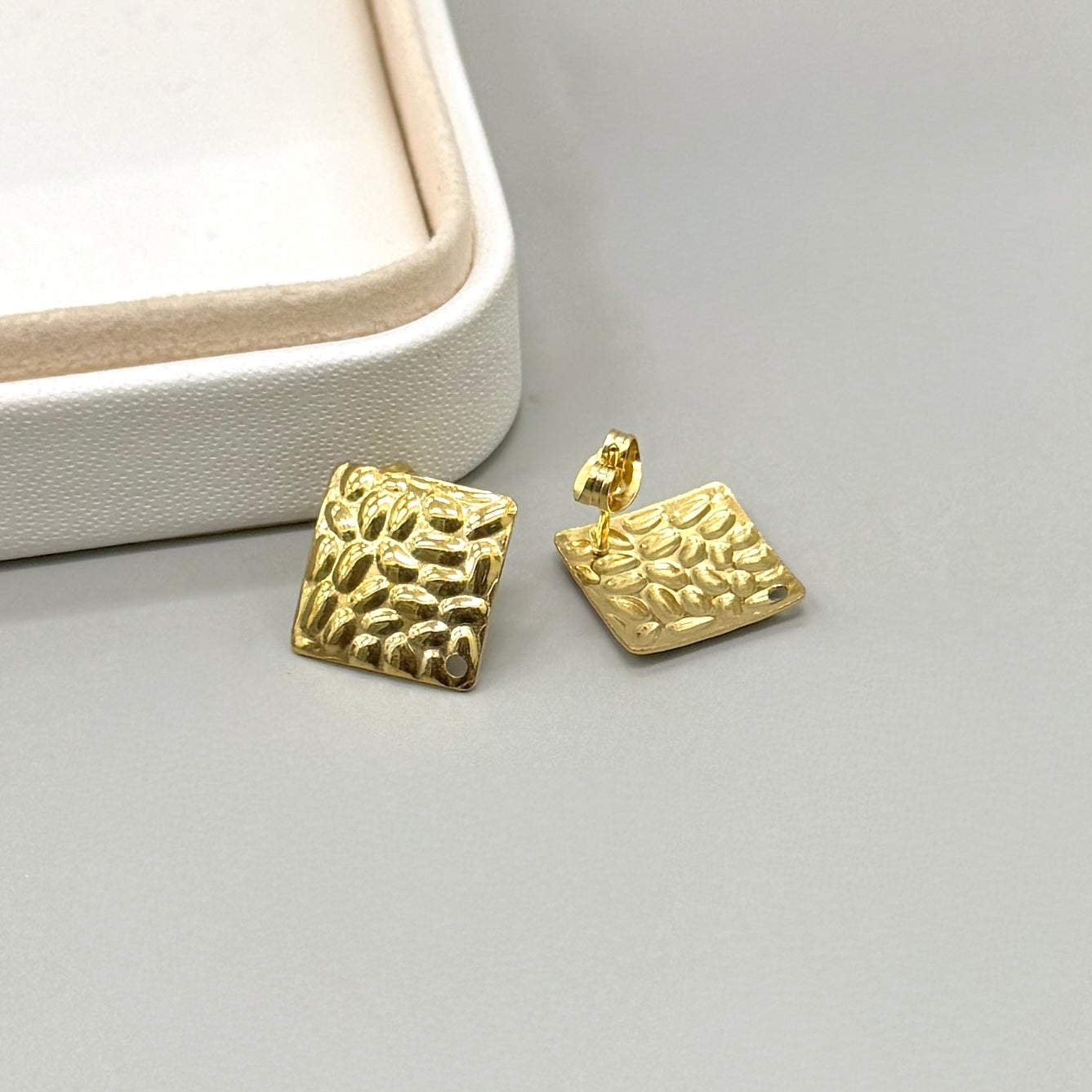 BASE DE ARO | ROMBO DISEÑO| ACERO | BAÑO DE ORO 18K