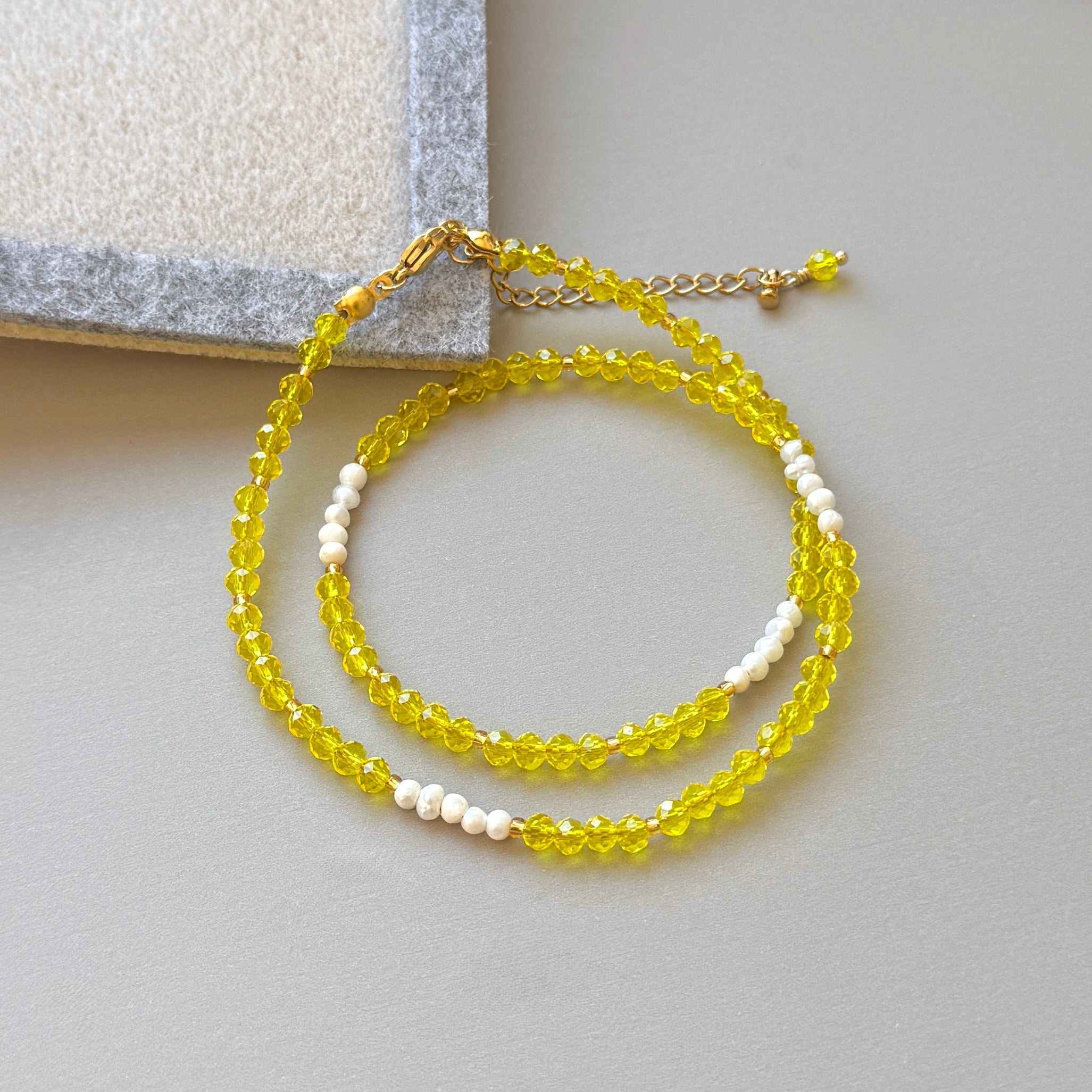 COLLAR AMARILLO Y PERLAS | LUNAM