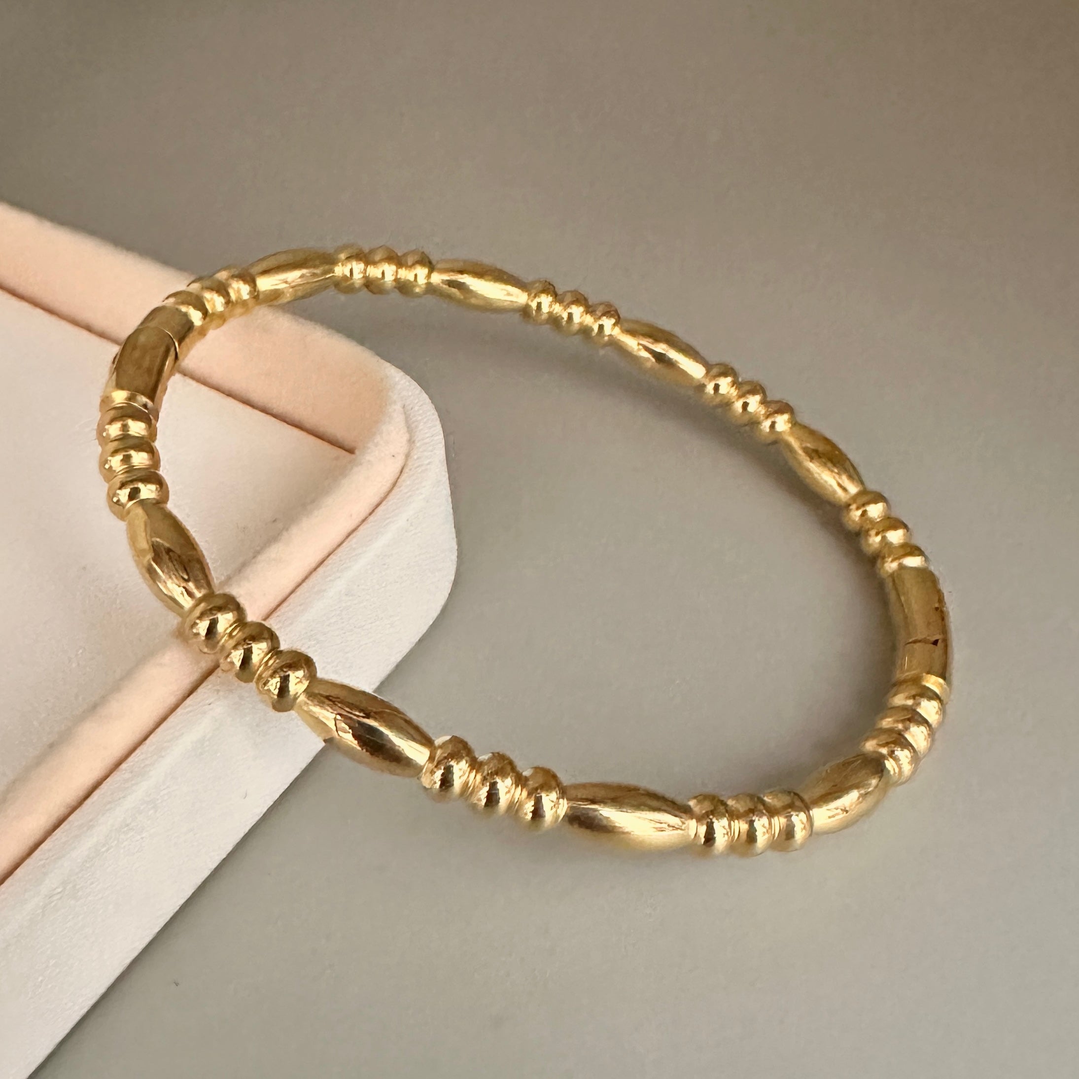 PULSERA RIGIDA | TRES RONDELL UN OVALO