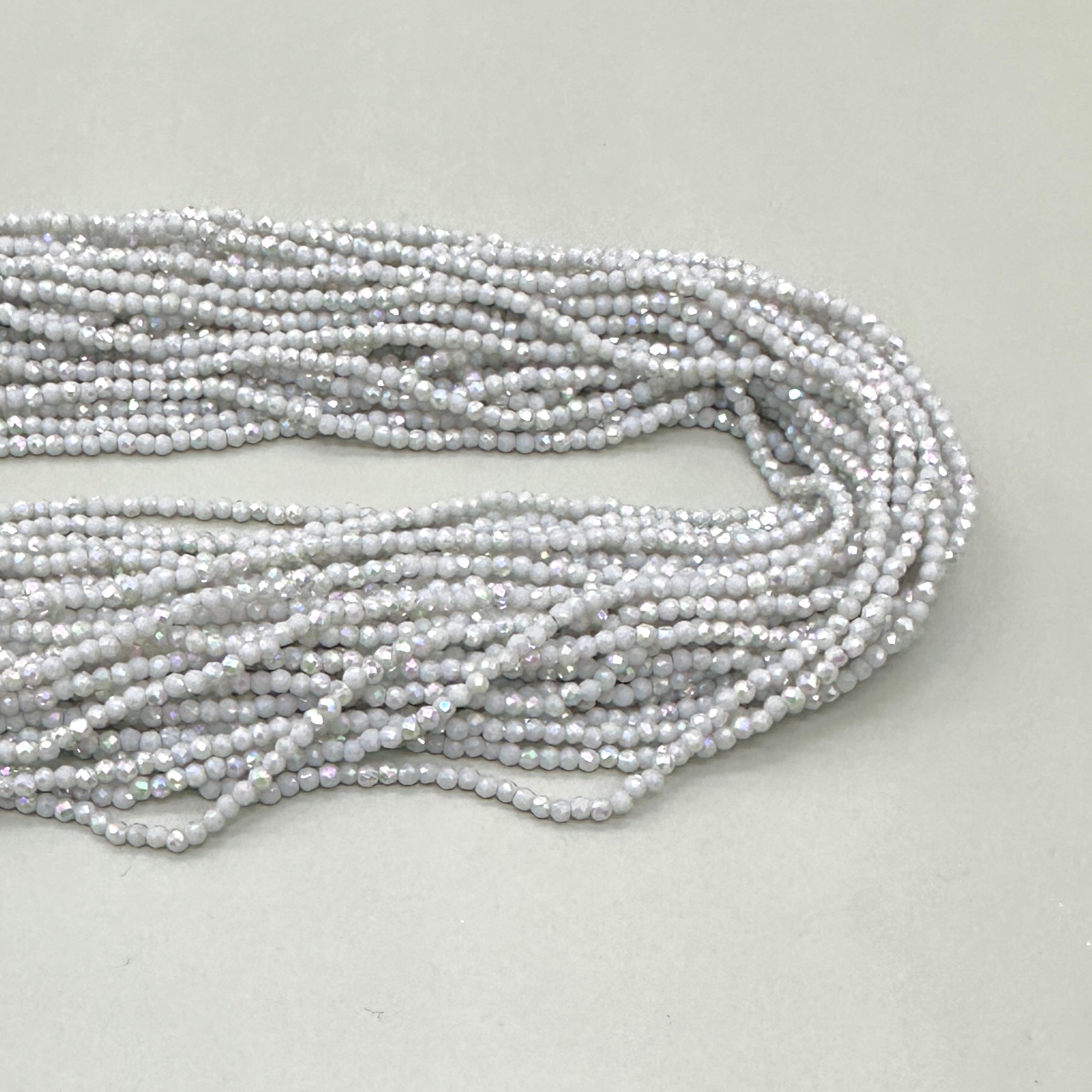 CRISTALES MINERALES FACETADO |  GRIS CLARO TORNASOL