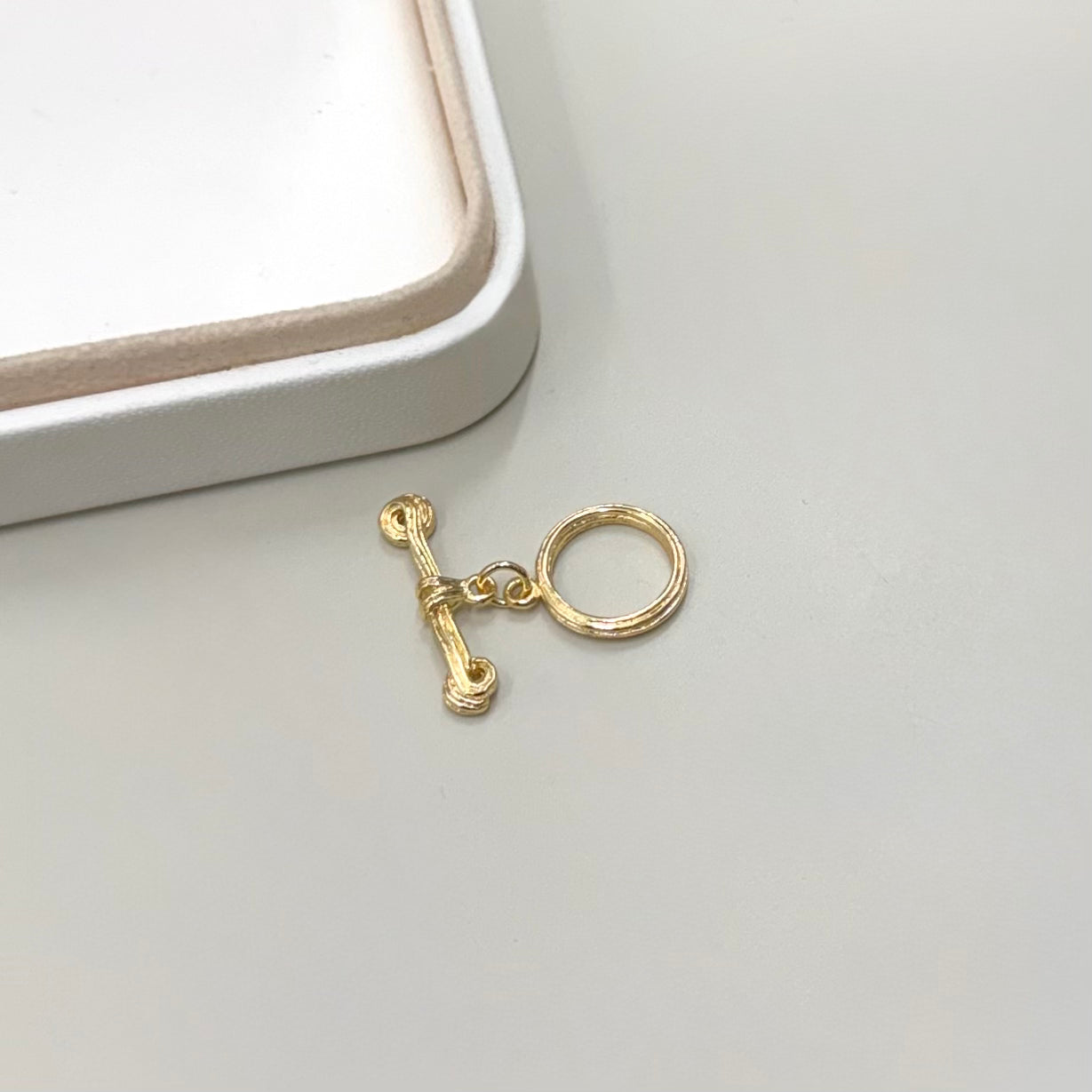 BROCHE OT | CIRCULO LINEA | BAÑO DE ORO