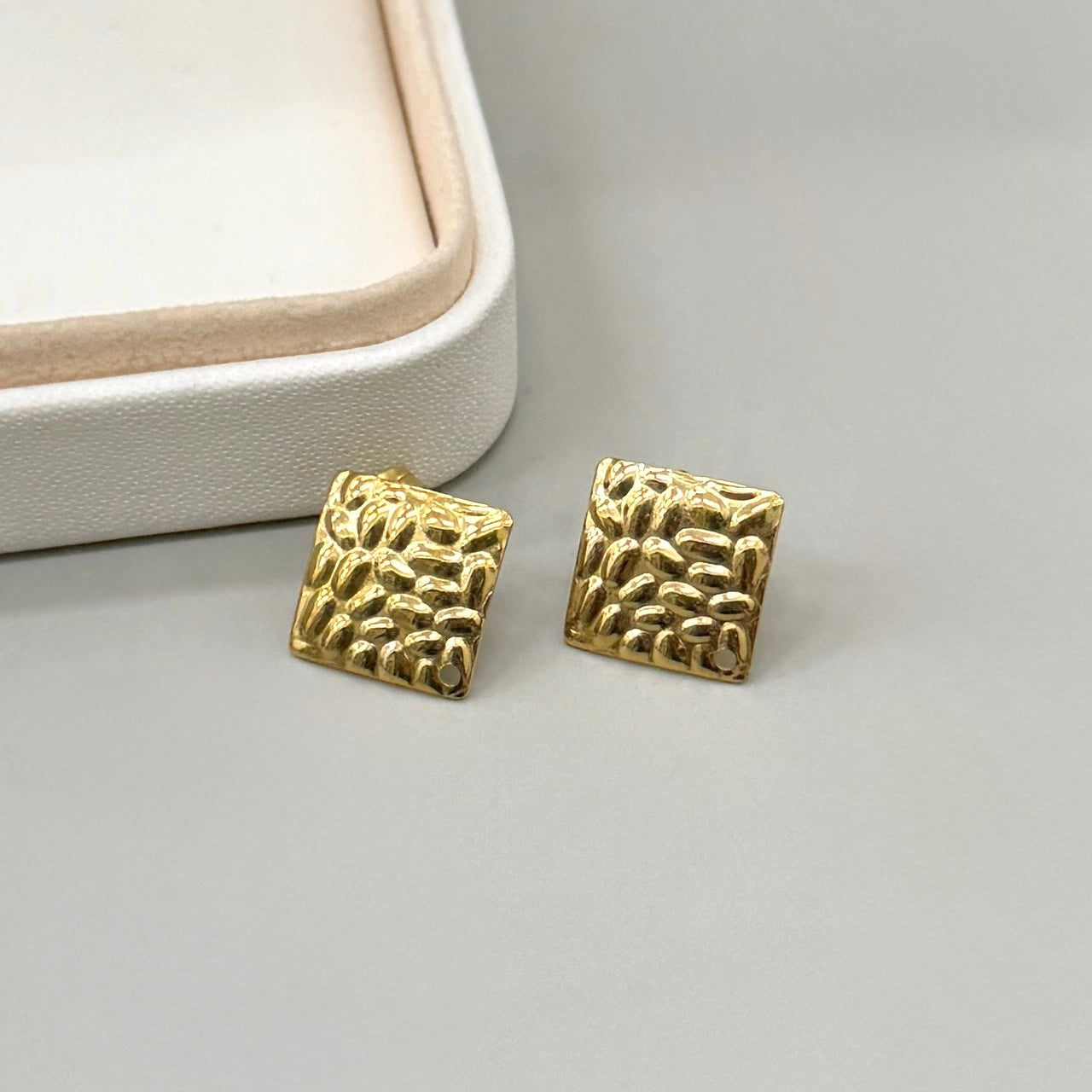 BASE DE ARO | ROMBO DISEÑO| ACERO | BAÑO DE ORO 18K