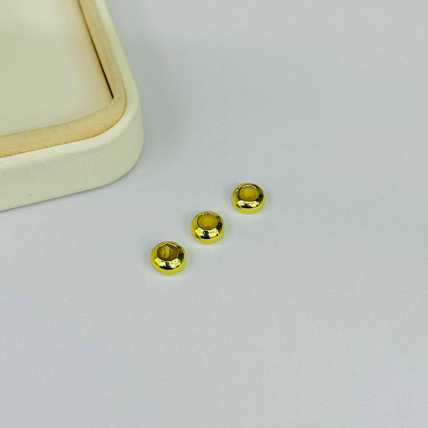 BROCHE GOMA INTERNA | BAÑO DE RODIO | 4 UND