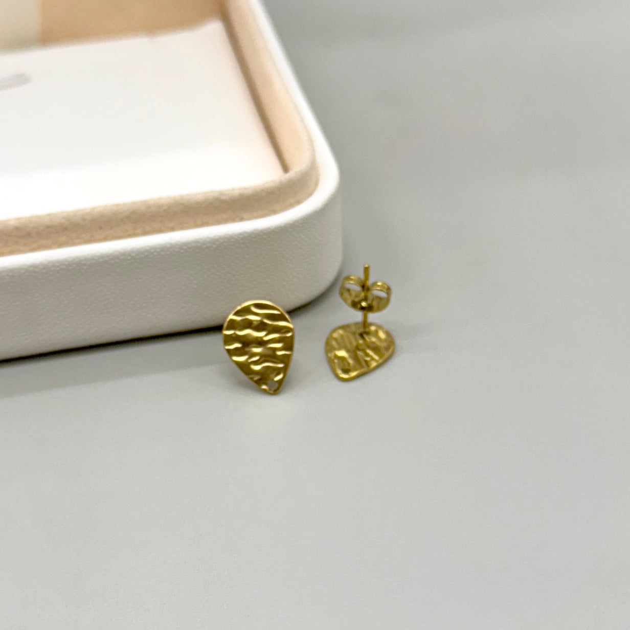 BASE DE ARO | GOTA INVERTIDA | ACERO | BAÑO DE ORO 18K | 13MM