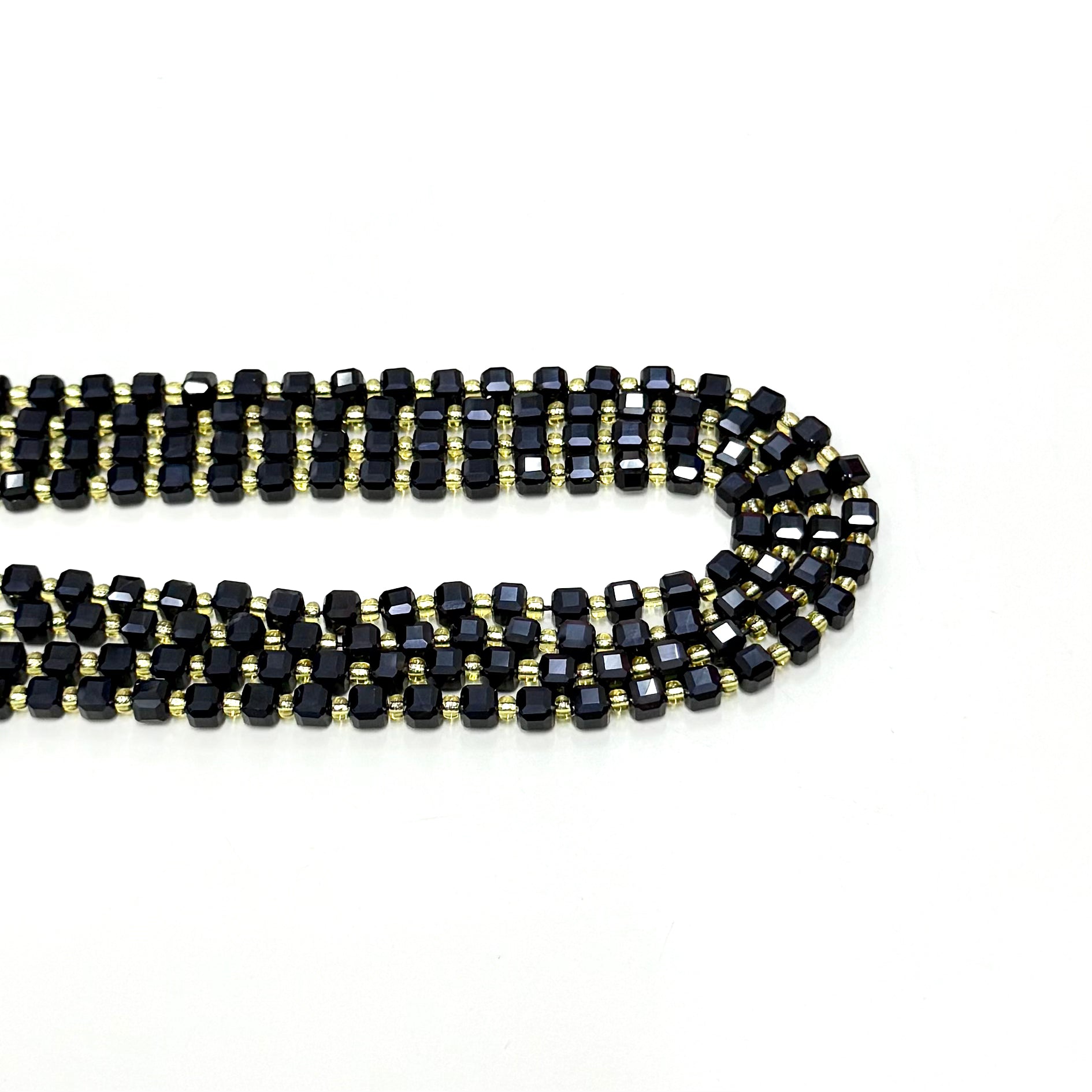 PIEDRA CUBO FACETADA | ESPINELA NEGRA