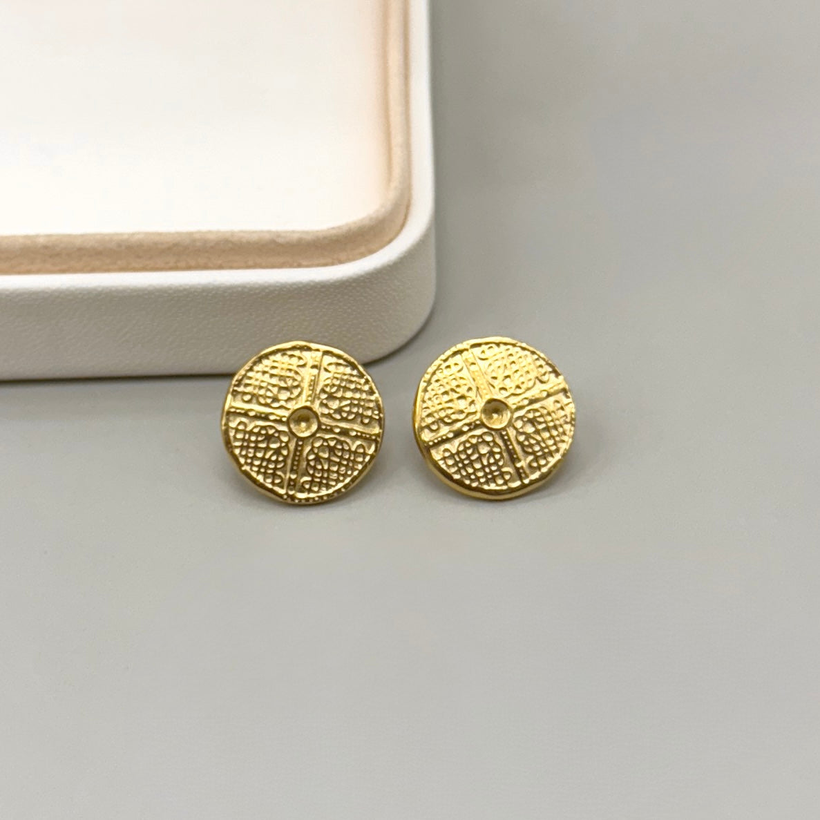 BASE DE ARO | CIRCULAR DISEÑO | BAÑO DE ORO 18K | 18MM