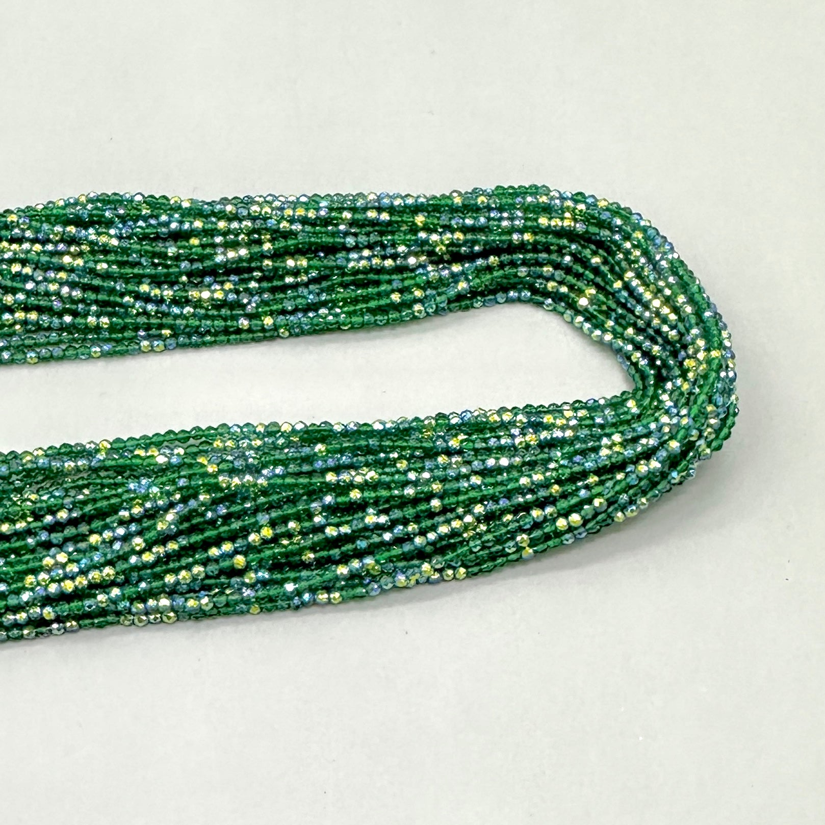 CRISTALES MINERALES FACETADO | VERDE PASTO TRASLUCIDO TORNASOL