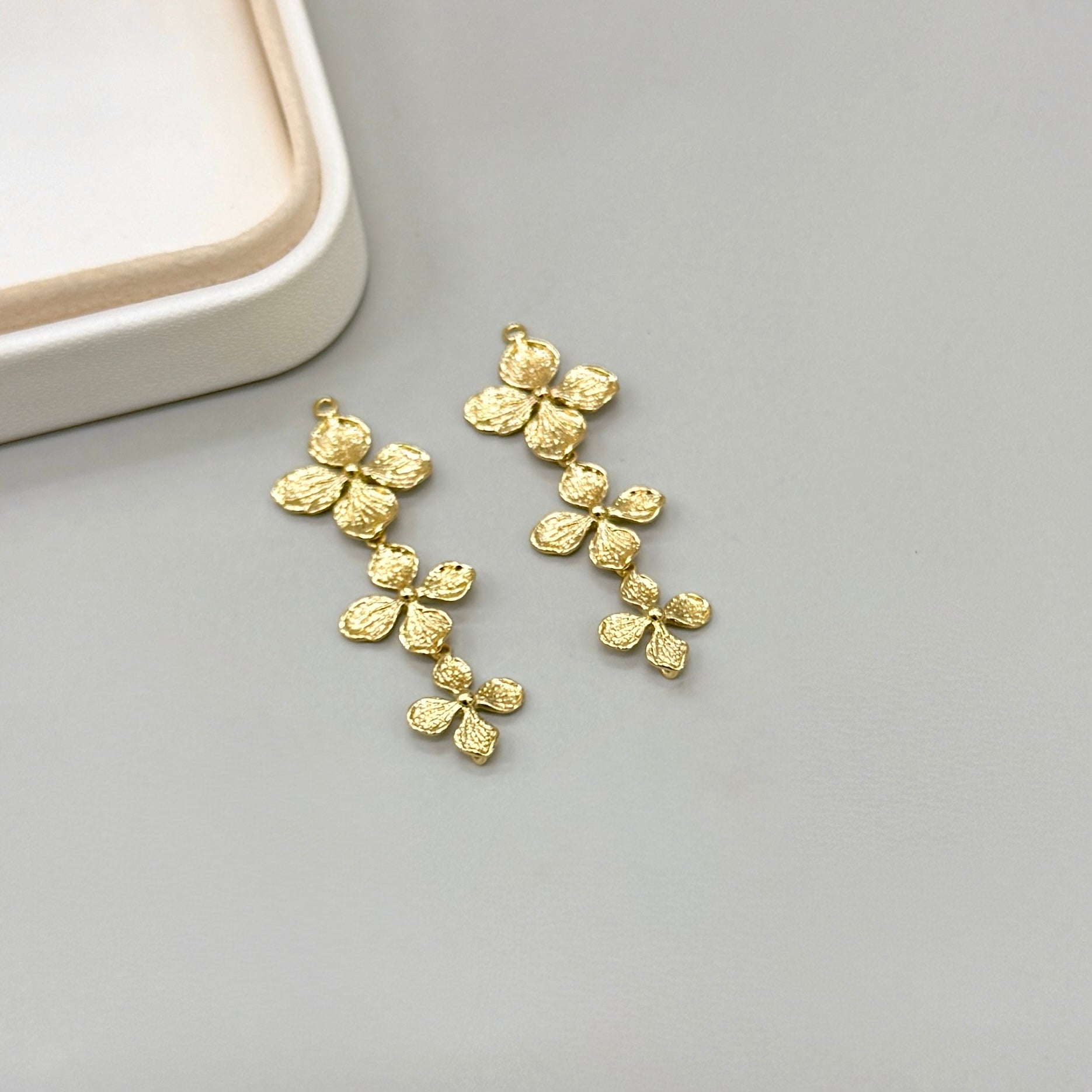 COLGANTE  | FLOR 4 PETALOS | 1 UND