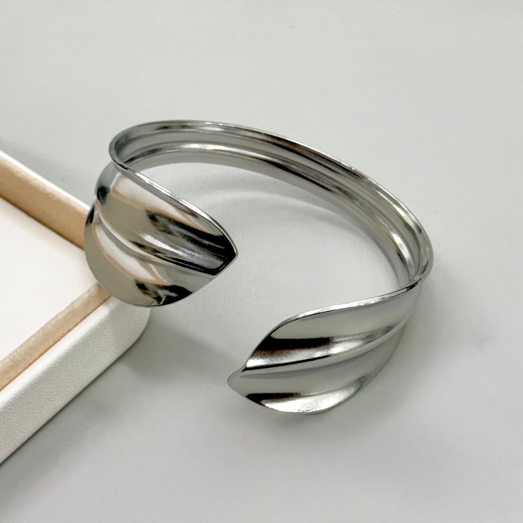 PULSERA RIGIDA |  DOS HOJAS