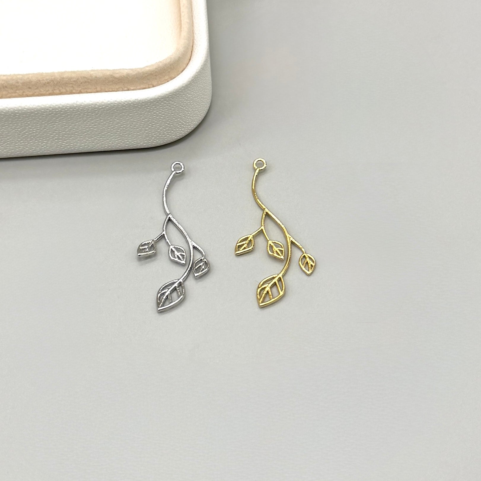 COLGANTE  | HOJAS CRUVA | 1 UND