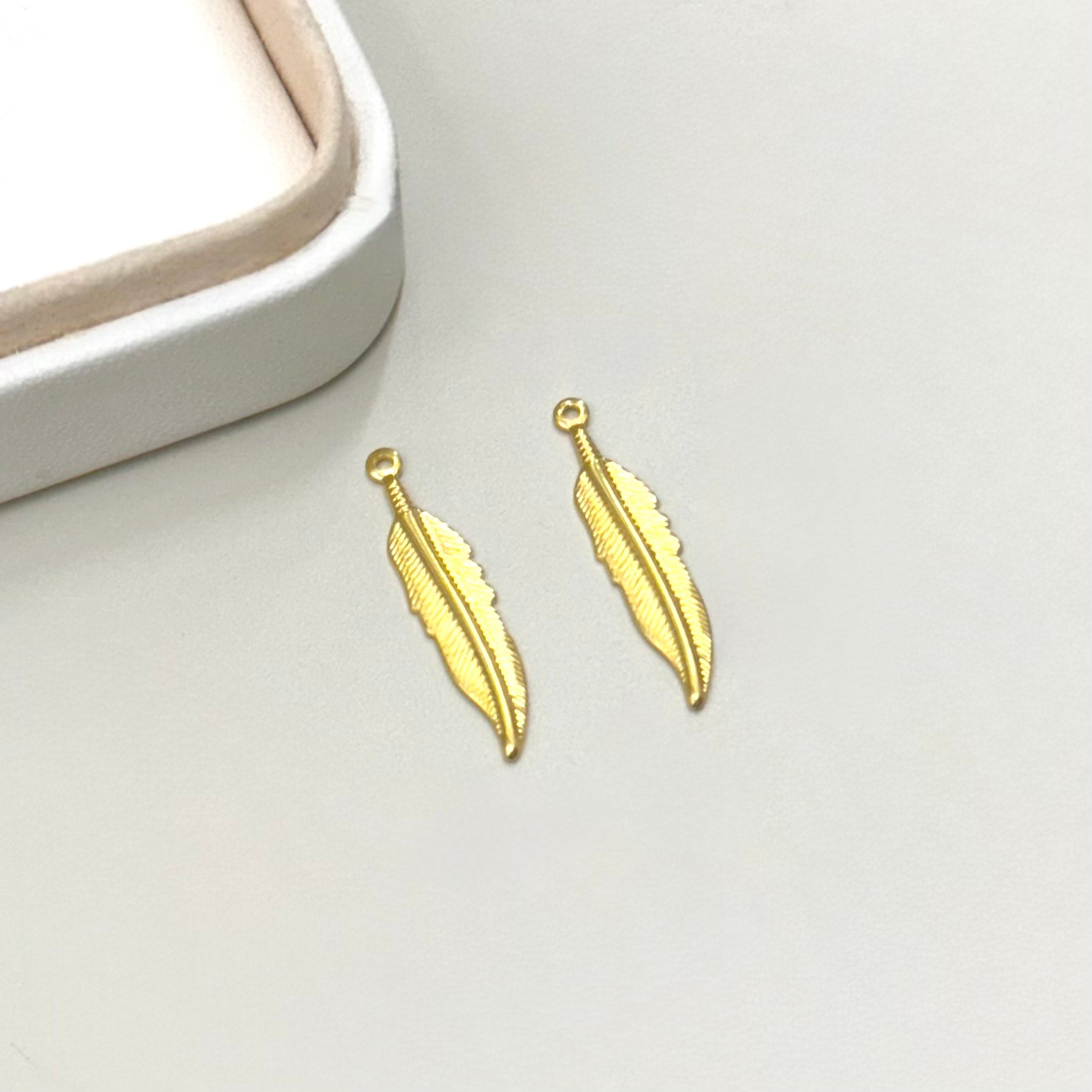 HOJA LARGA |BAÑO DE  ORO 24K| 27MM X 6MM
