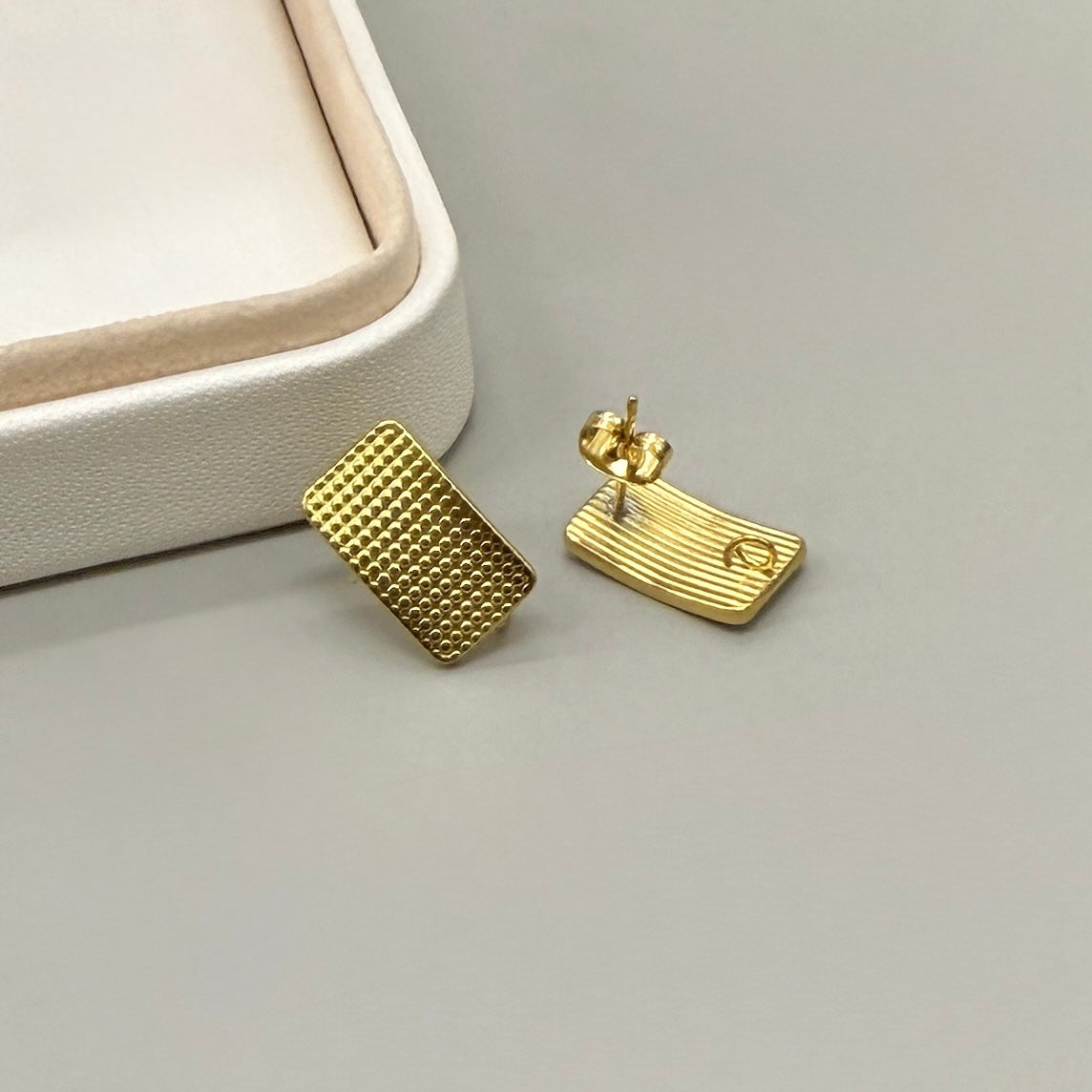 BASE DE ARO | RECTANGULO CON TEXTURA | ACERO | BAÑO DE ORO 18K | 17MM