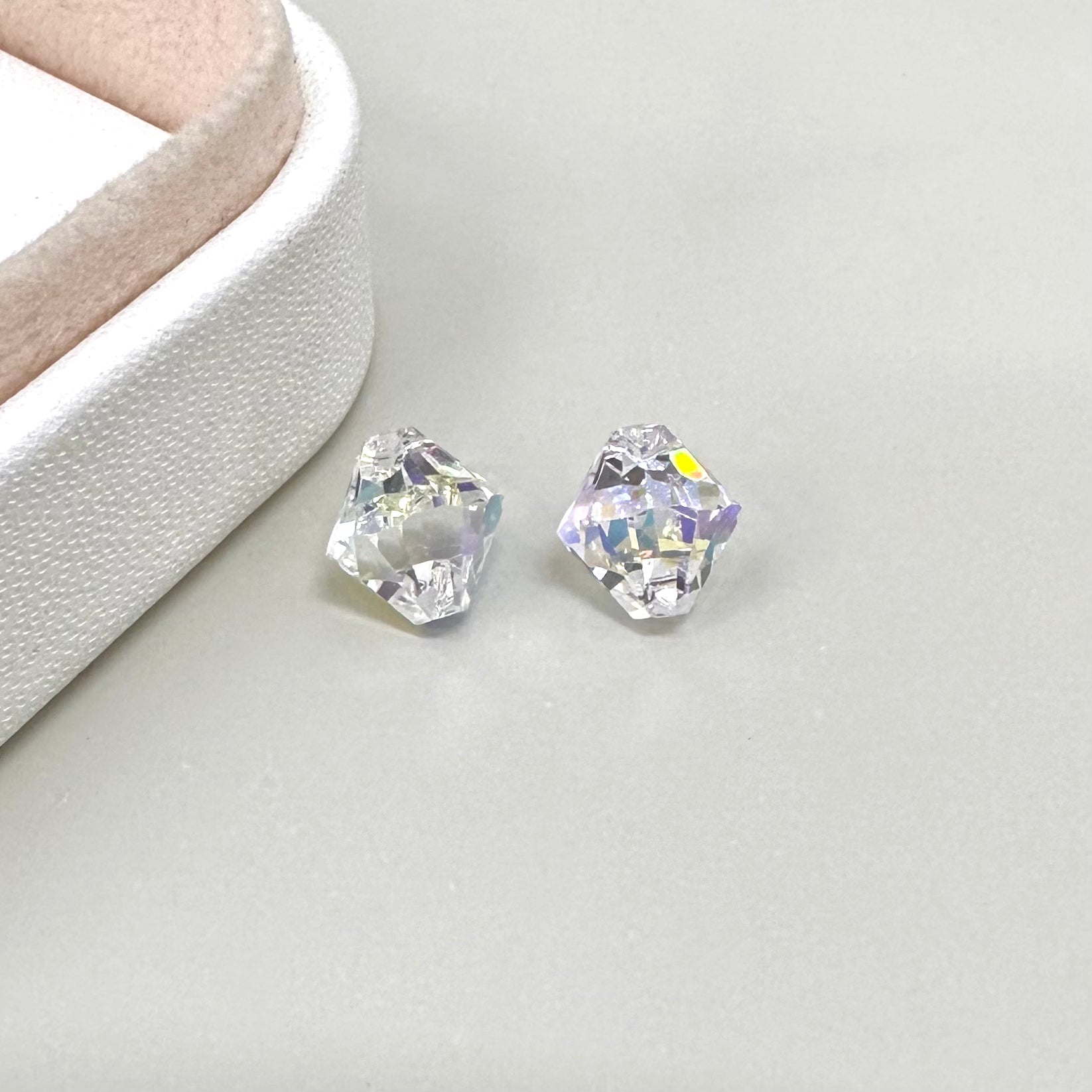 COLGANTE SWAROVSKI | TRIANGULO AURORA BOREAL | 8.7MM