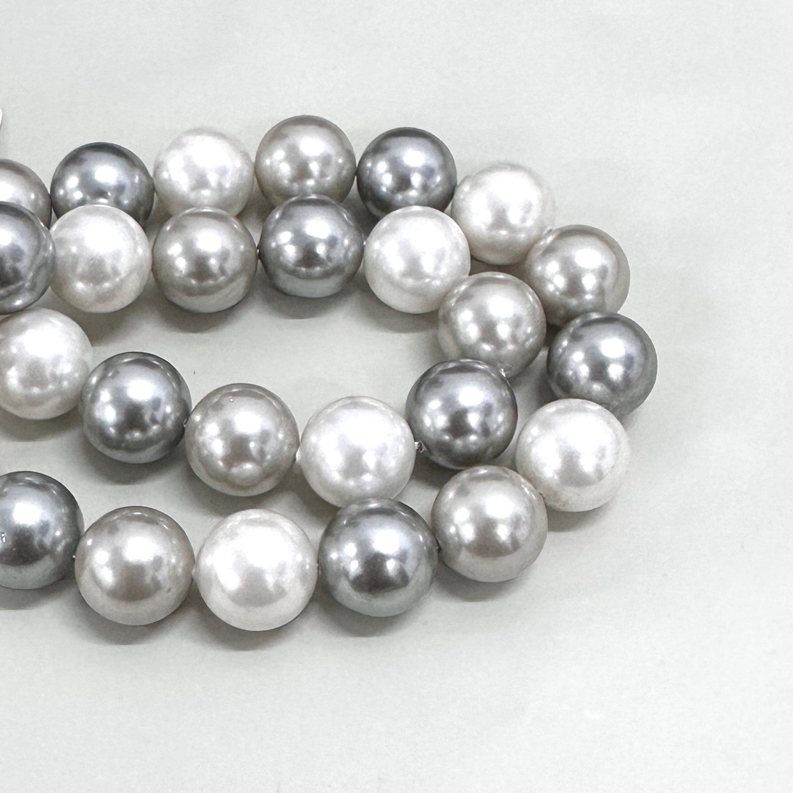 PERLA SHELL | 12MM | MIX BLANCO GRIS Y PLATEADO