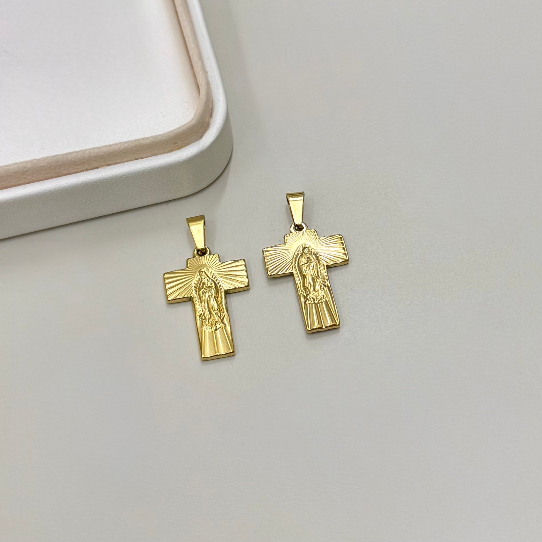 COLGANTE RELIGIOSO | CRUZ Y VIRGEN | BAÑO DE ORO