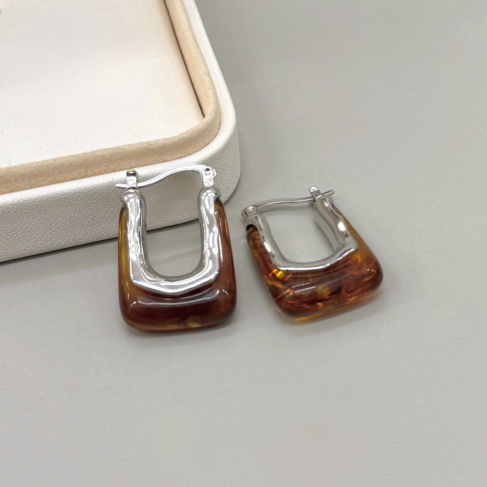 AROS | ARGOLLA BAG CUADRADA CON RESINA| 30x20MM