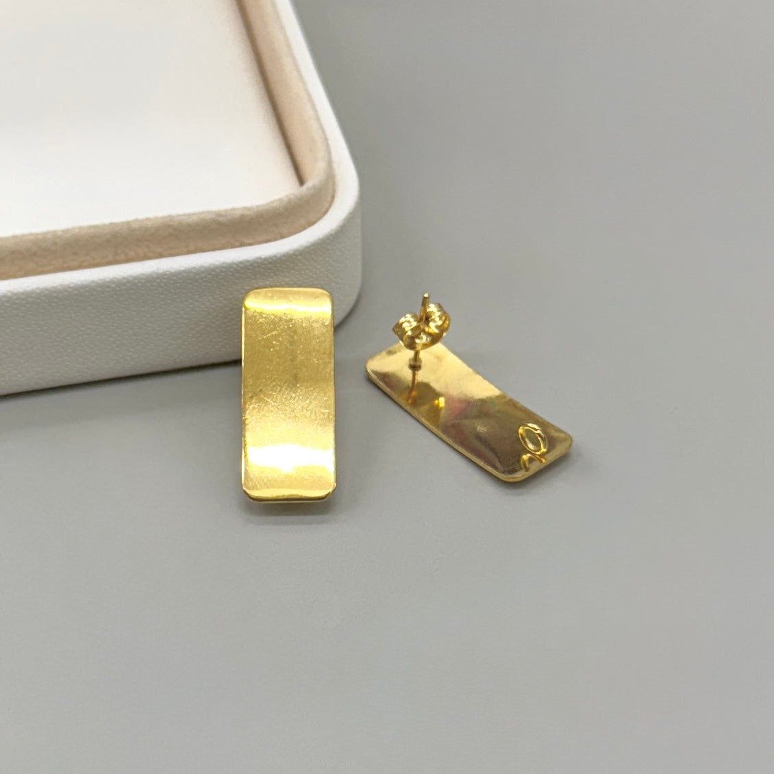 BASE DE ARO | RECTANGULO LISO| ACERO | BAÑO DE ORO 18K | 21MM