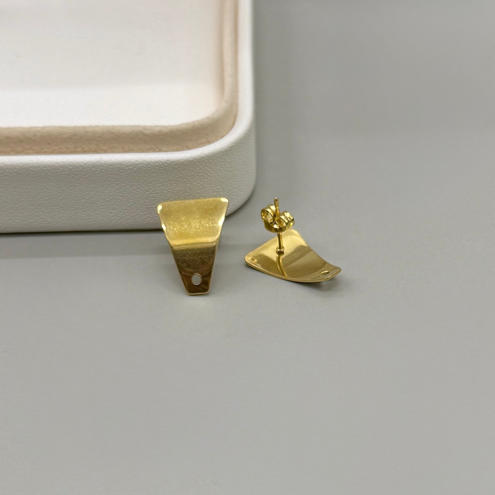 BASE DE ARO | TRAPECIO LISO| ACERO | BAÑO DE ORO 18K | 17MM