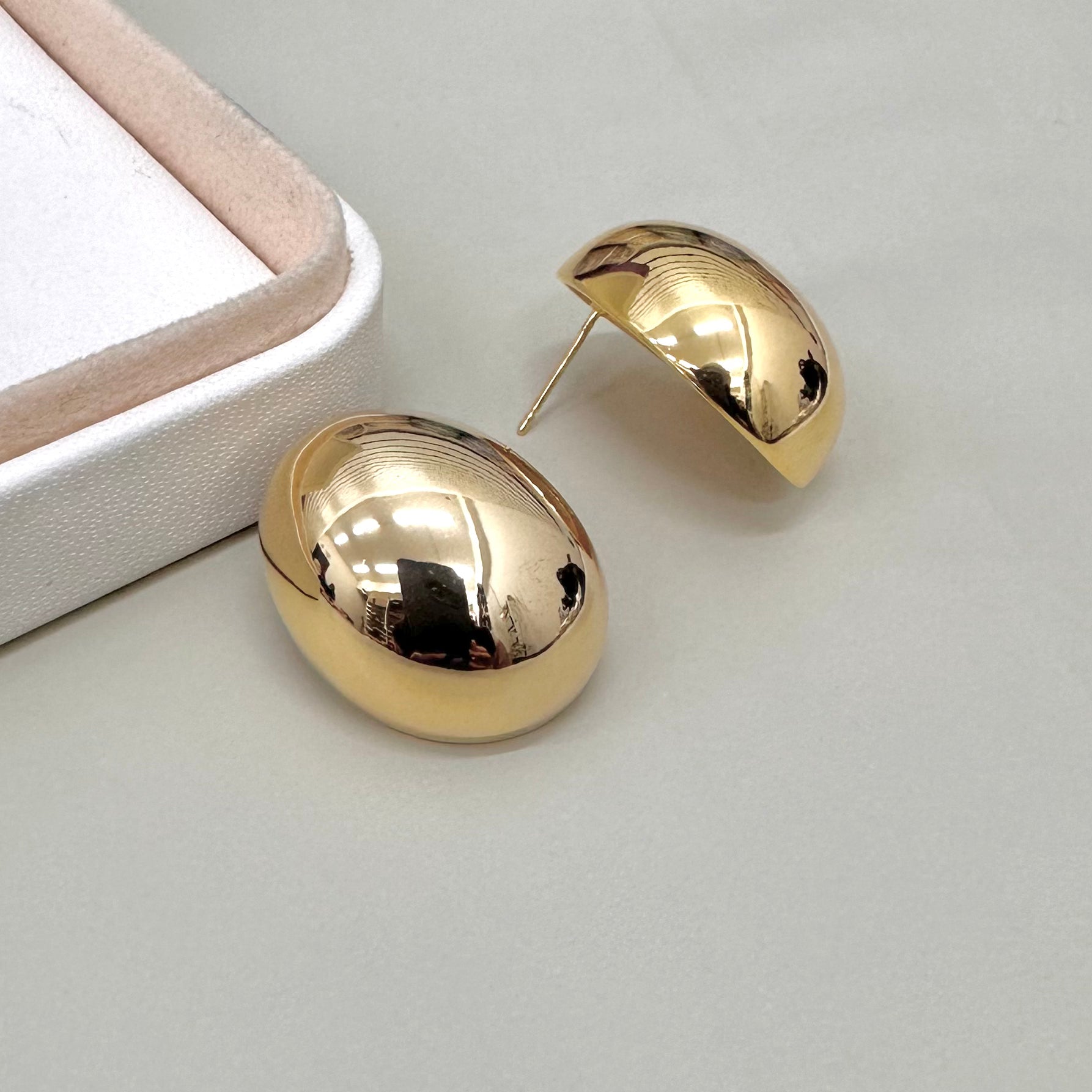 AROS  BAÑO DE ORO | ESFERA OBLICUA IRREGULAR PEQUEÑA | 30MM X 20MM