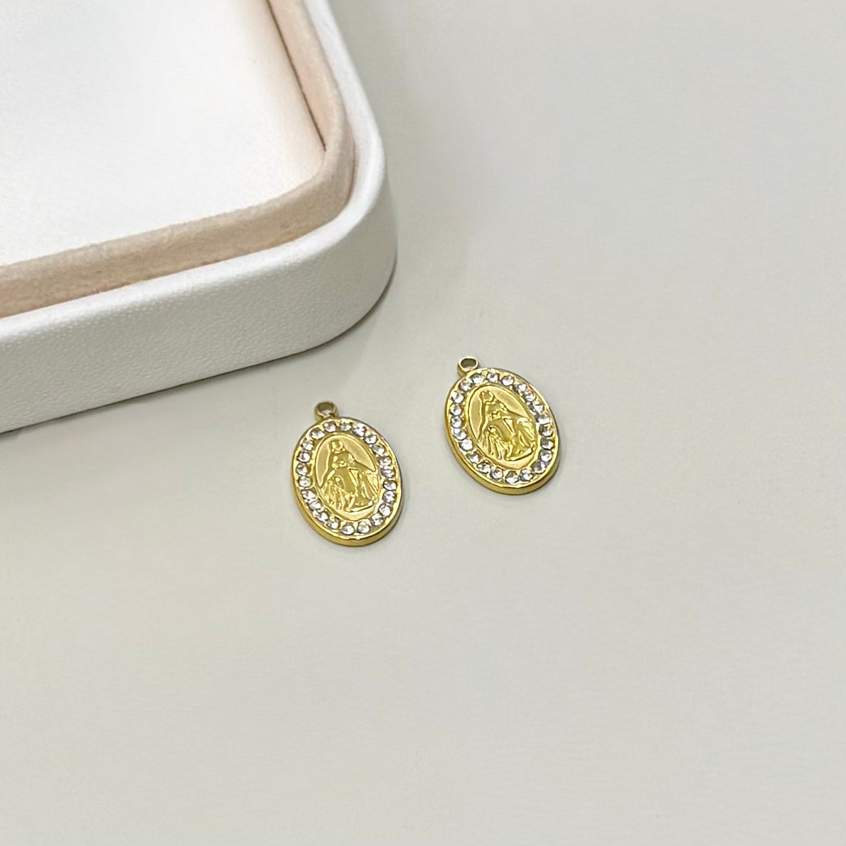 COLGANTE RELIGIOSO | BAÑO DE ORO Y CIRCONES