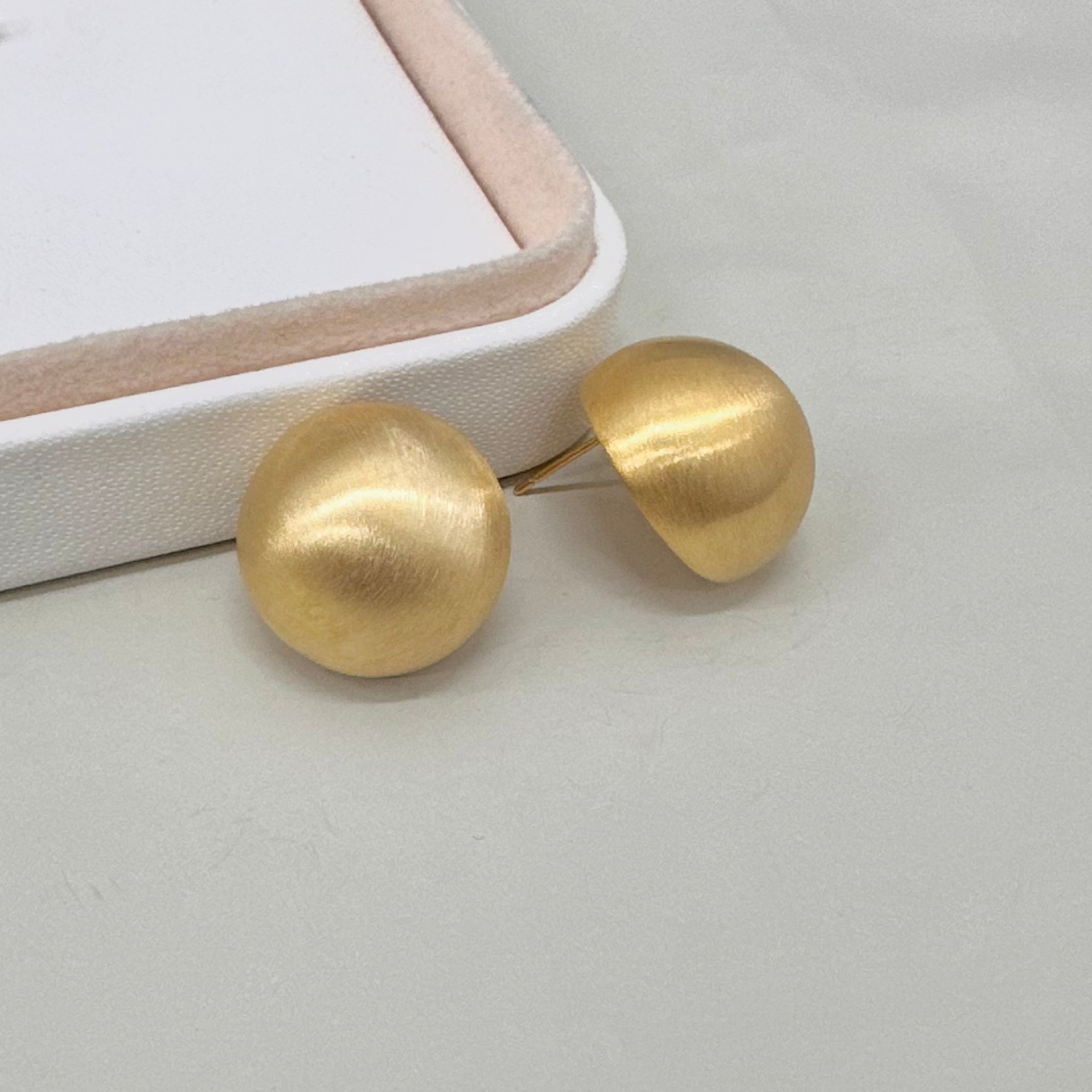 AROS  BAÑO DE ORO | MEDIA ESFERA PERLADA | 20MM