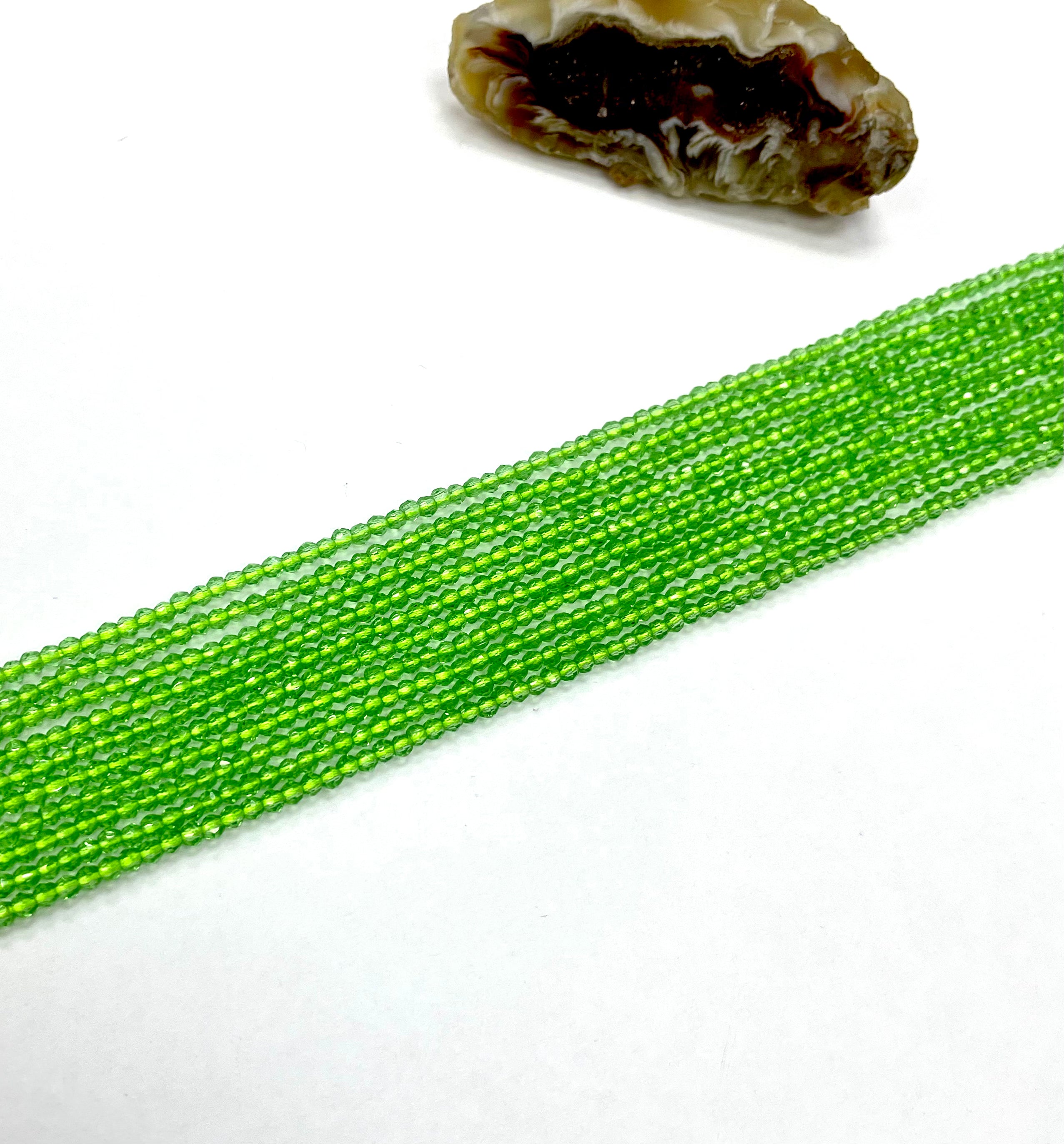 PIEDRAS NATURALES | MINI | CIRCONITA VERDE CLARO TRASL | 2MM (4-43G)