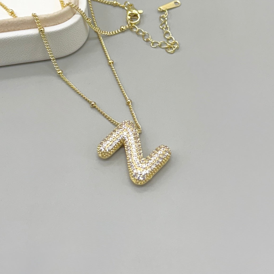 COLLAR | CADENA CON BOLITA Y LETRA
