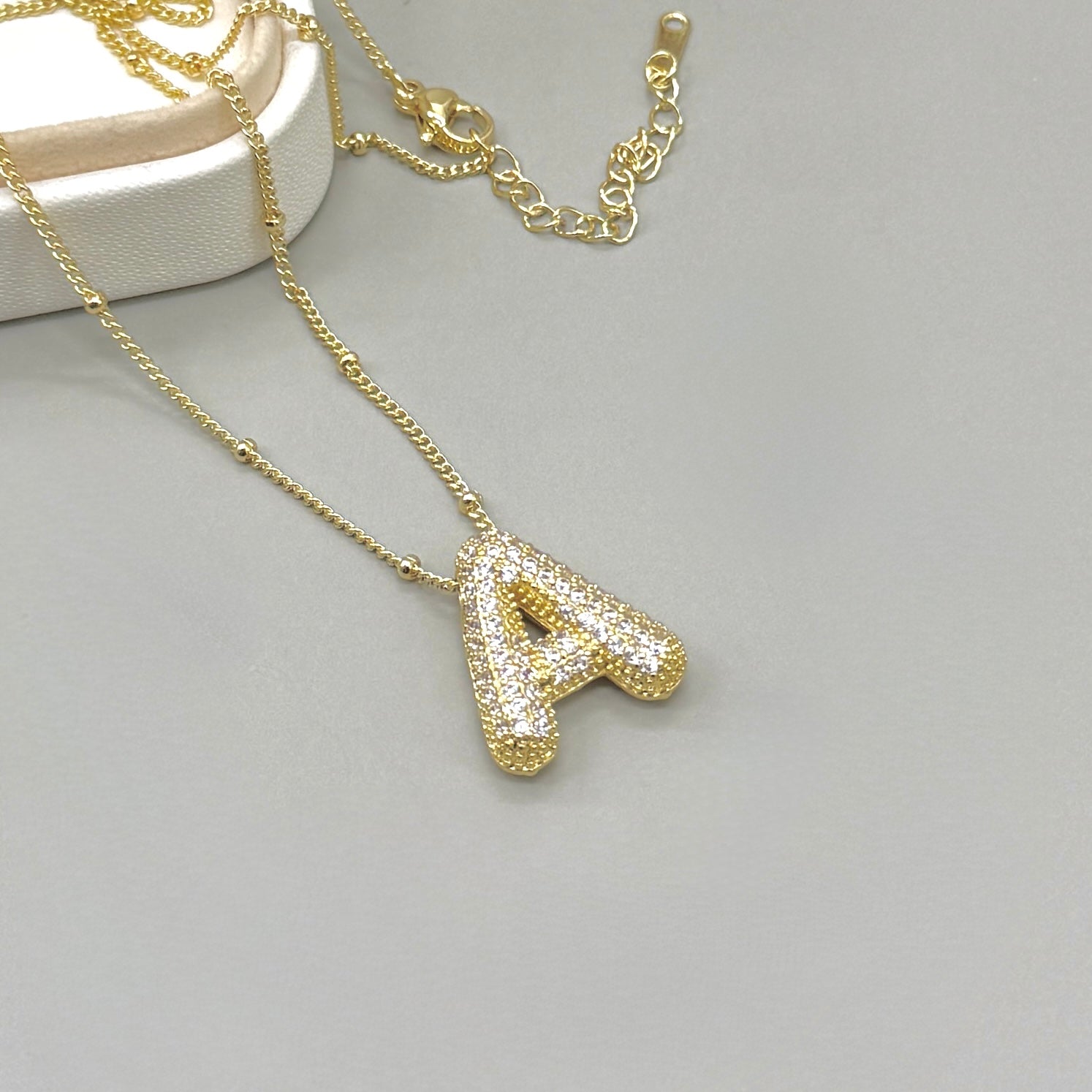 COLLAR | CADENA CON BOLITA Y LETRA