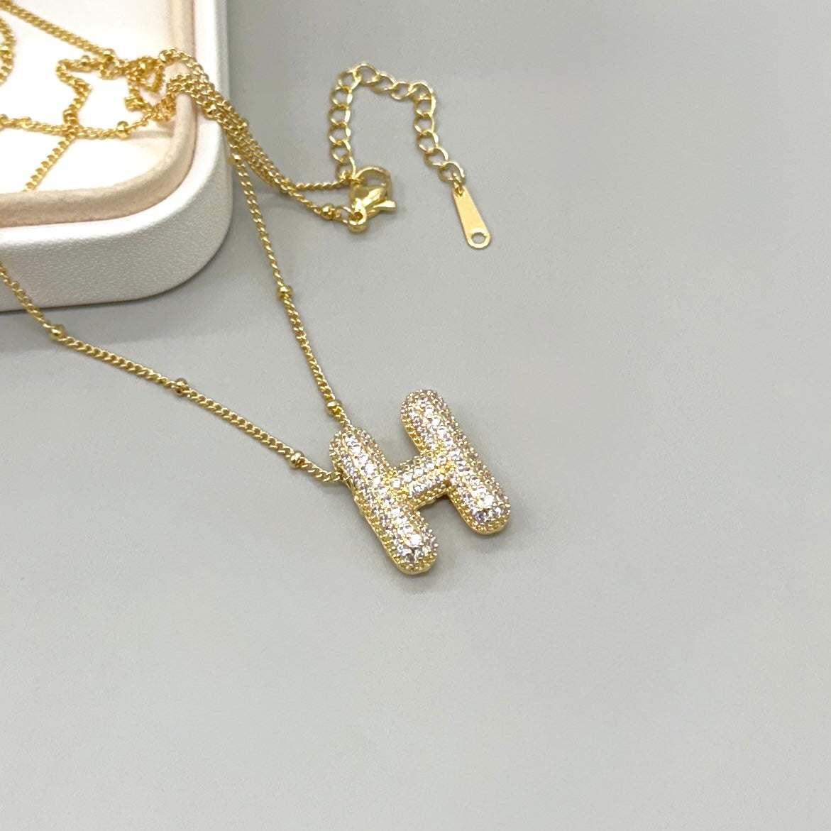 COLLAR | CADENA CON BOLITA Y LETRA